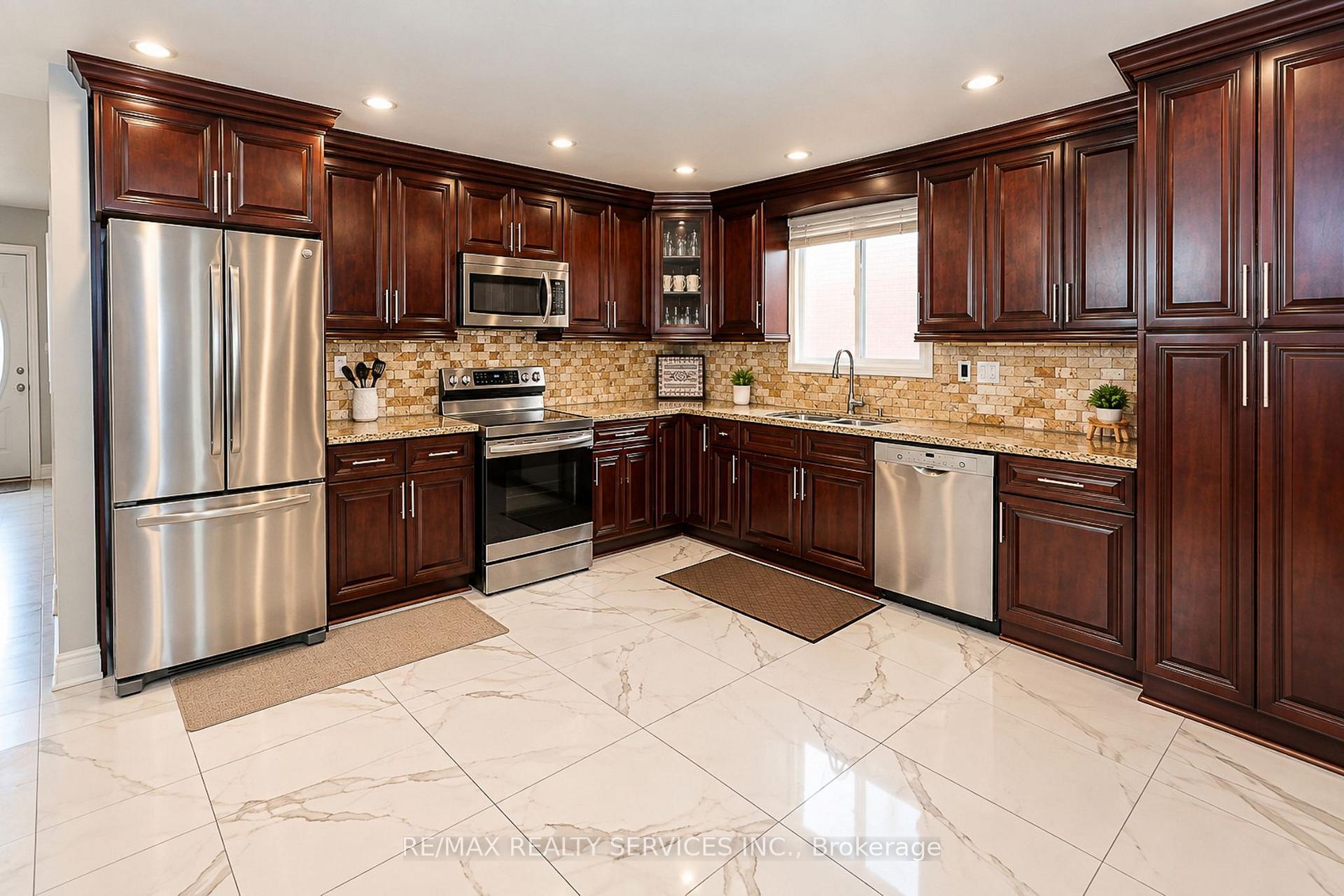 Photo 16 of 177 Sirente Drive, Hamilton, Crerar — HOMEH