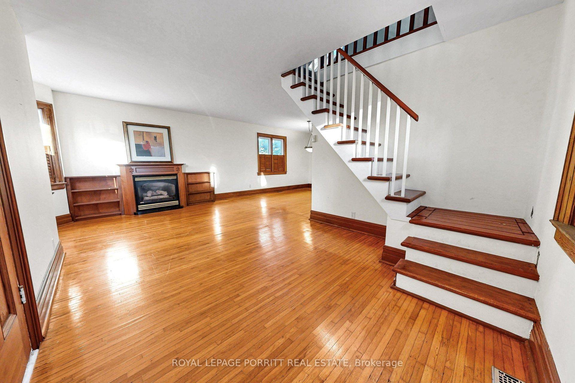 Photo 2 of 51 Arcadian Circle, Etobicoke, Long Branch — HOMEH
