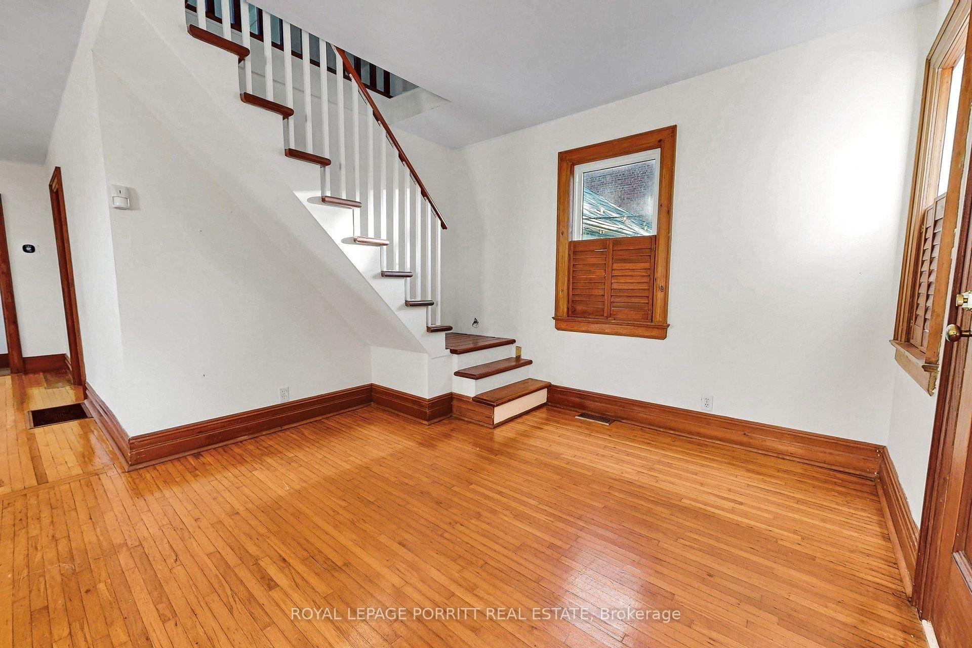 Photo 3 of 51 Arcadian Circle, Etobicoke, Long Branch — HOMEH