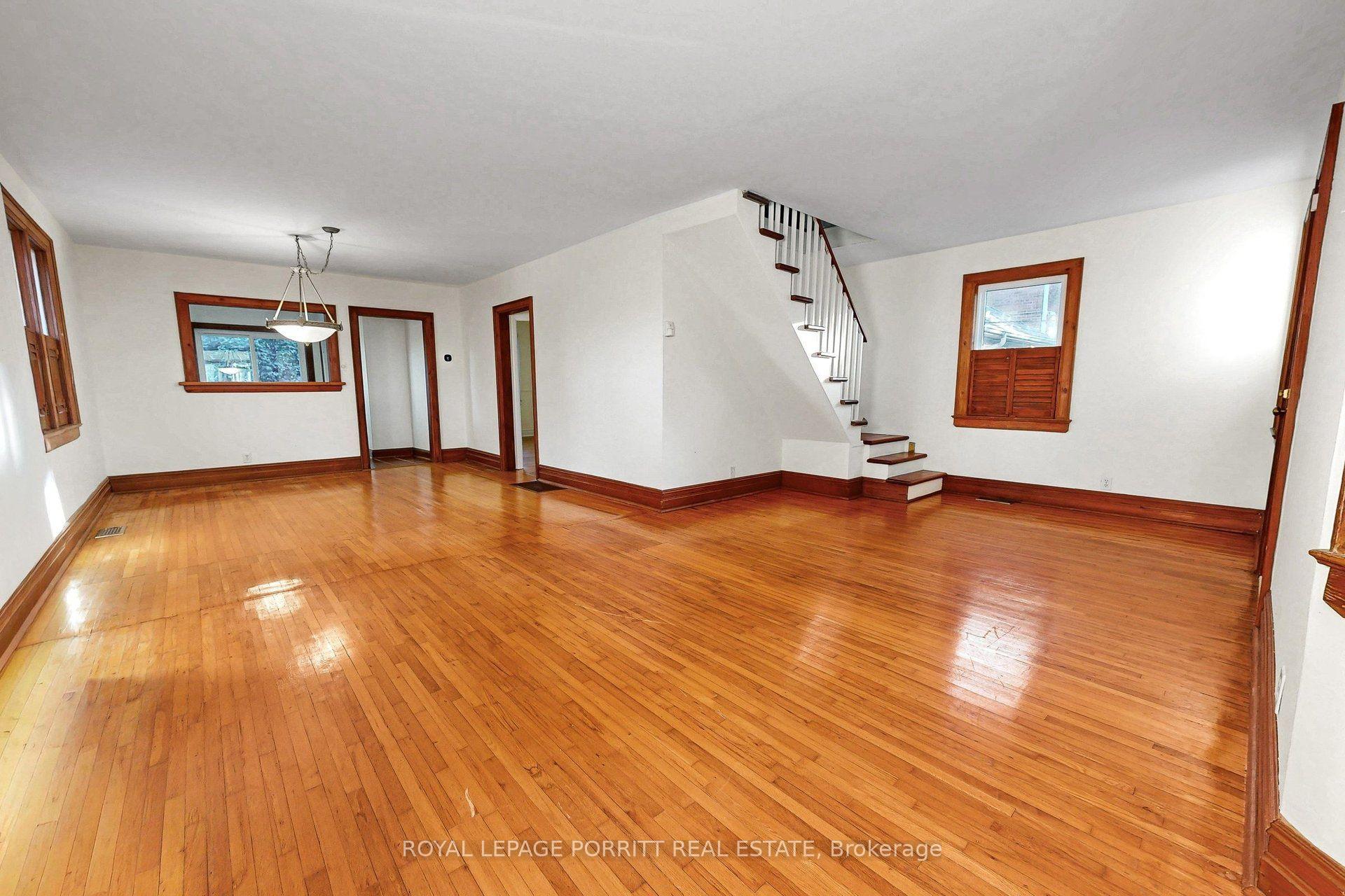 Photo 4 of 51 Arcadian Circle, Etobicoke, Long Branch — HOMEH