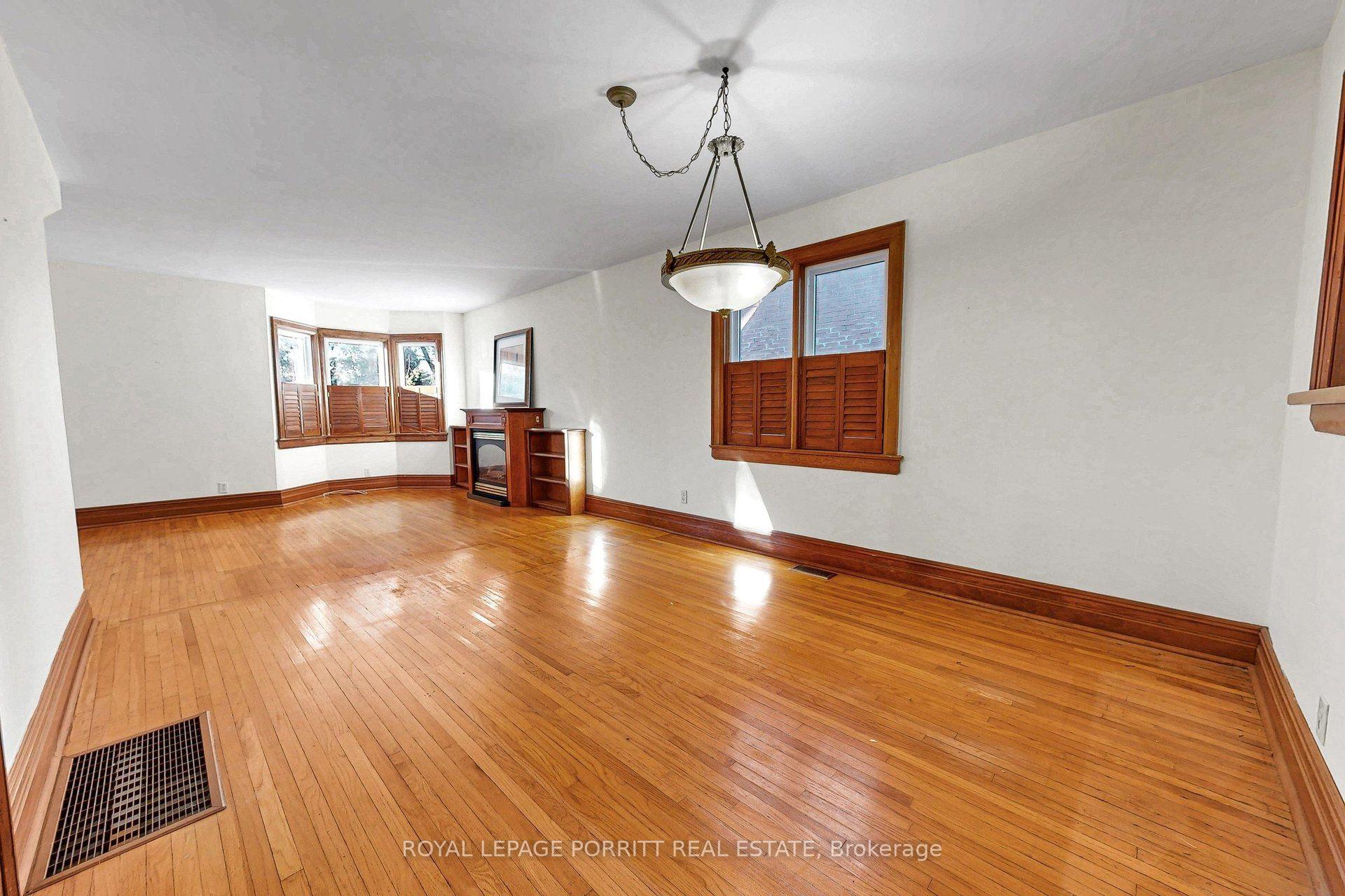 Photo 7 of 51 Arcadian Circle, Etobicoke, Long Branch — HOMEH