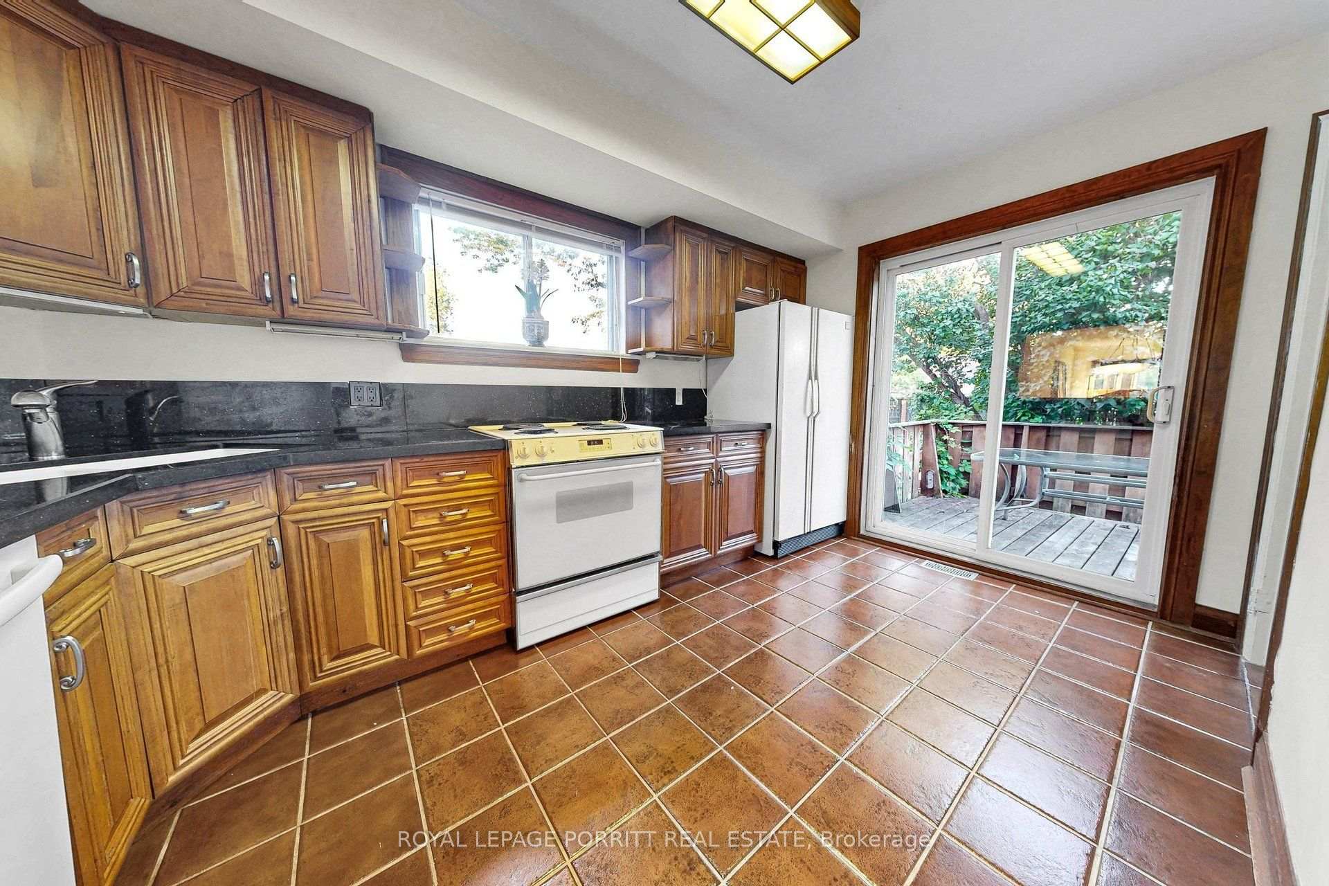 Photo 8 of 51 Arcadian Circle, Etobicoke, Long Branch — HOMEH