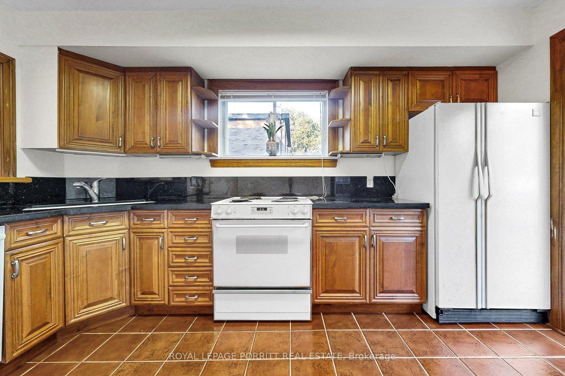 Photo 10 of 51 Arcadian Circle, Etobicoke, Long Branch — HOMEH