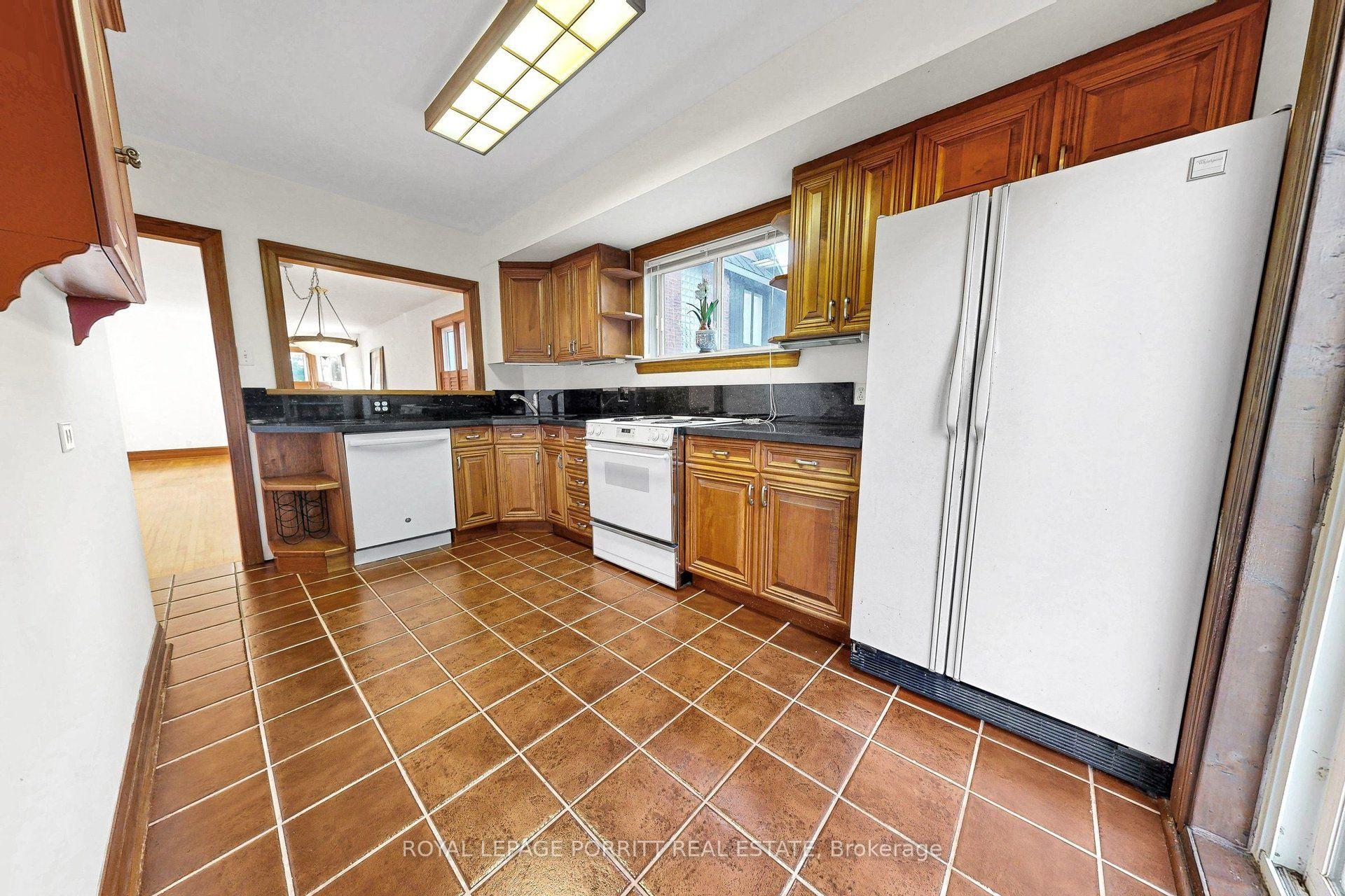 Photo 11 of 51 Arcadian Circle, Etobicoke, Long Branch — HOMEH