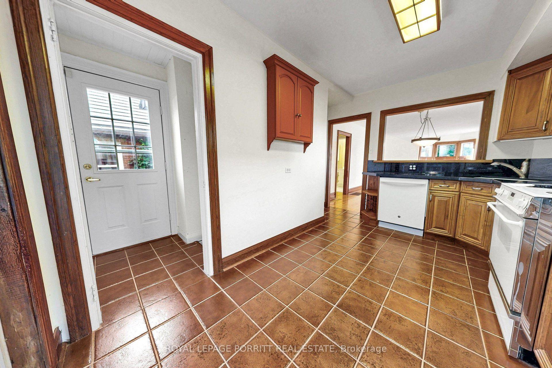 Photo 12 of 51 Arcadian Circle, Etobicoke, Long Branch — HOMEH