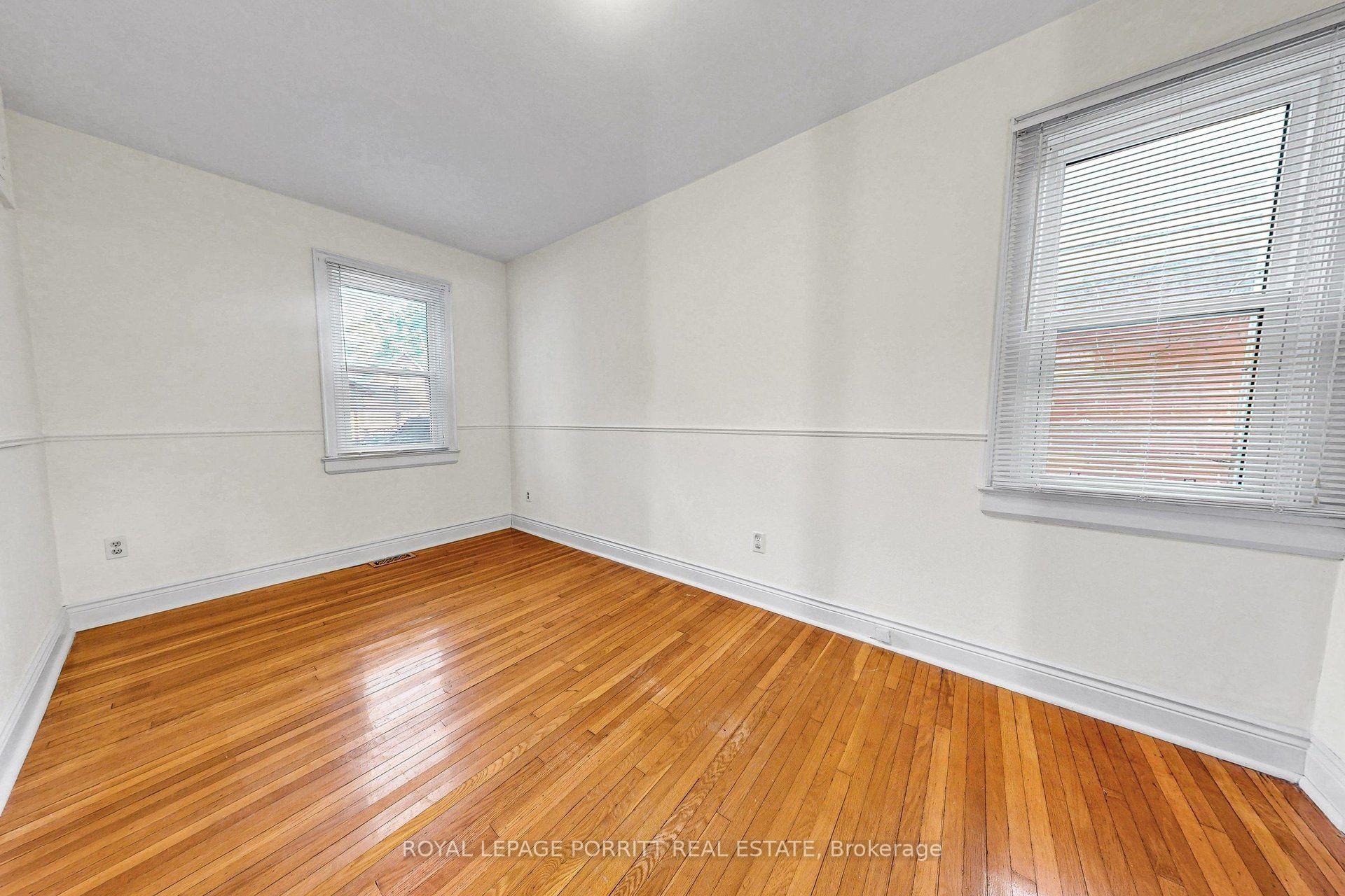 Photo 13 of 51 Arcadian Circle, Etobicoke, Long Branch — HOMEH