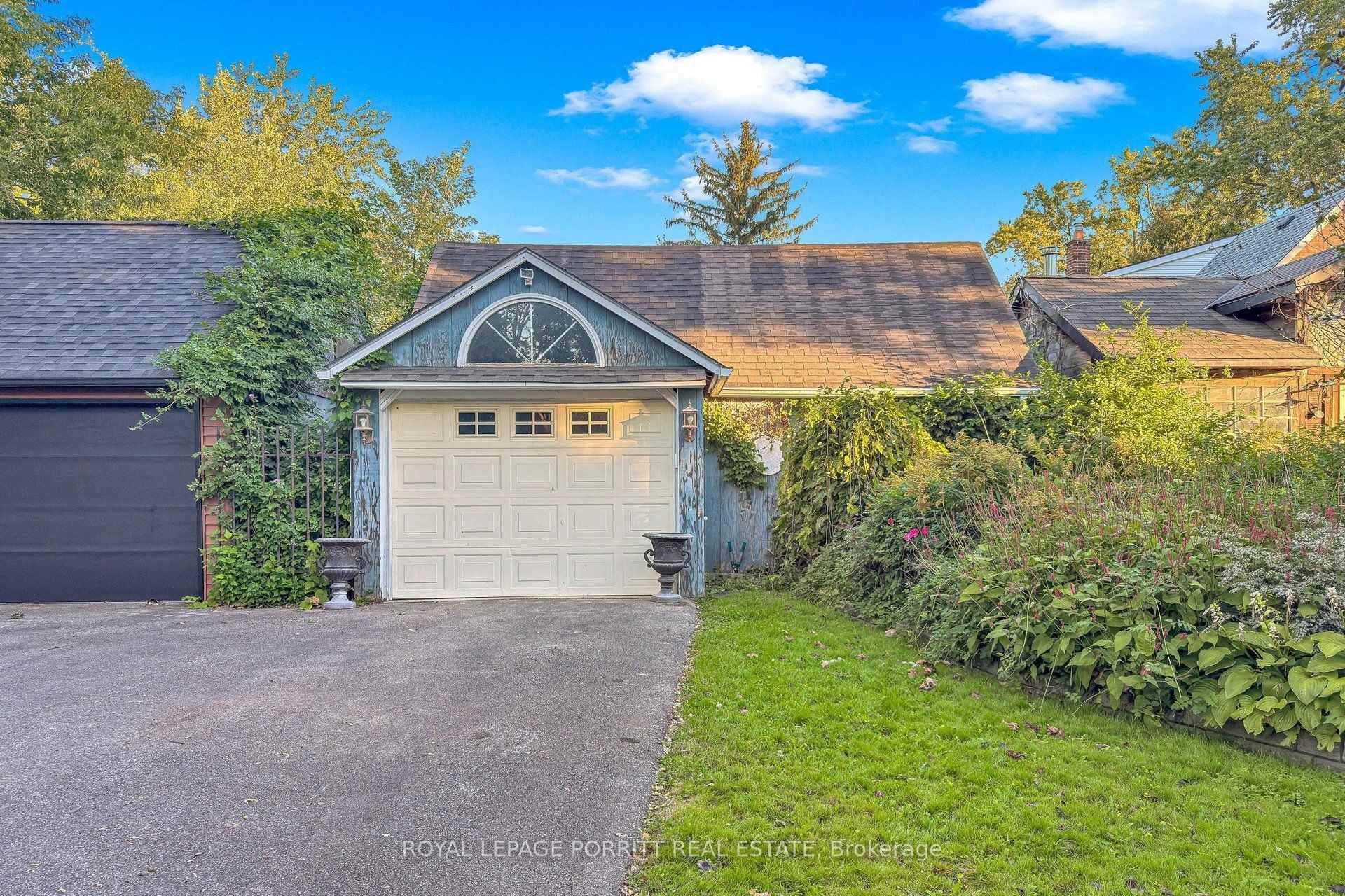 Photo 24 of 51 Arcadian Circle, Etobicoke, Long Branch — HOMEH