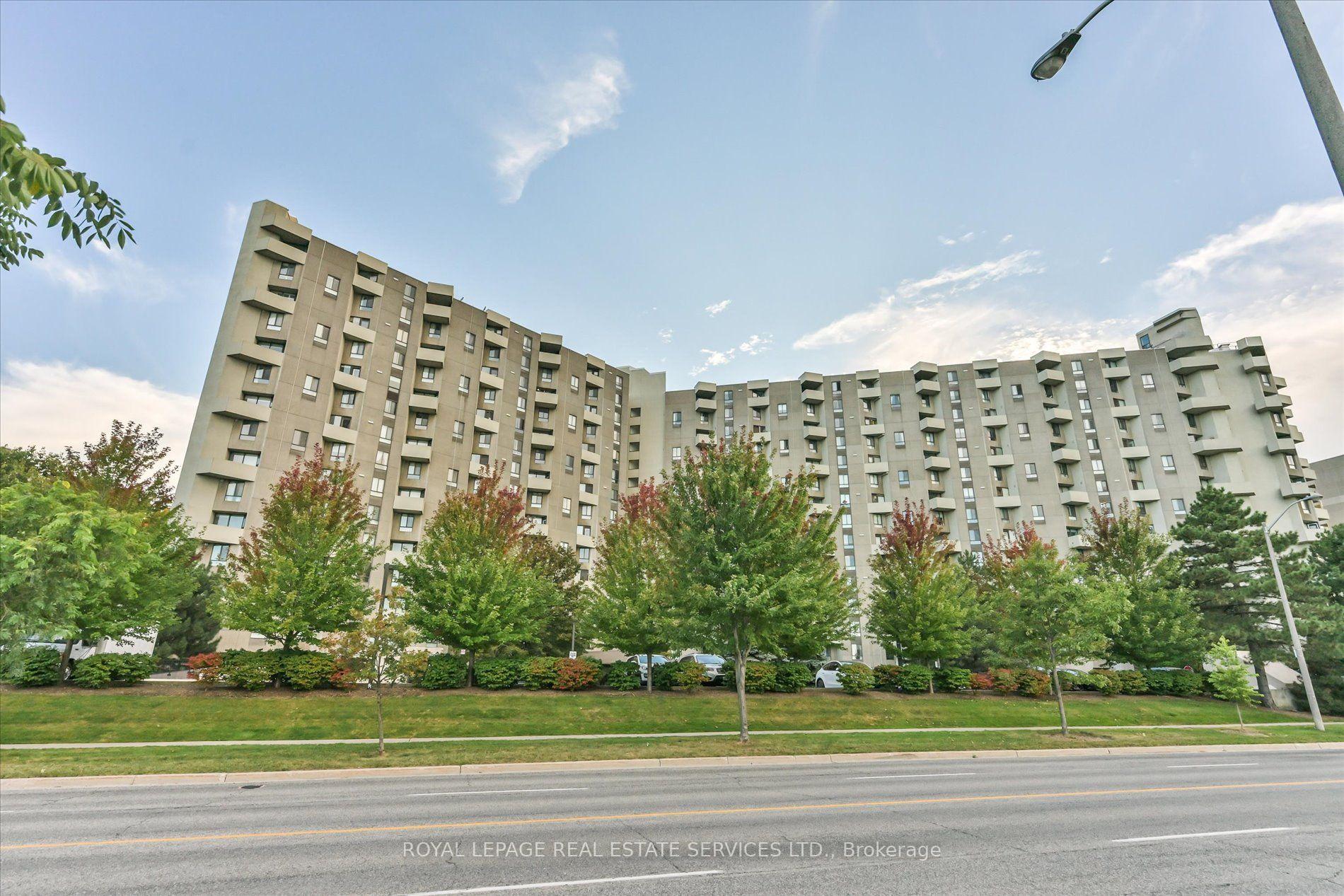 Photo 3 of Unit E1, 284 Mill Road, Etobicoke, Markland Wood — HOMEH