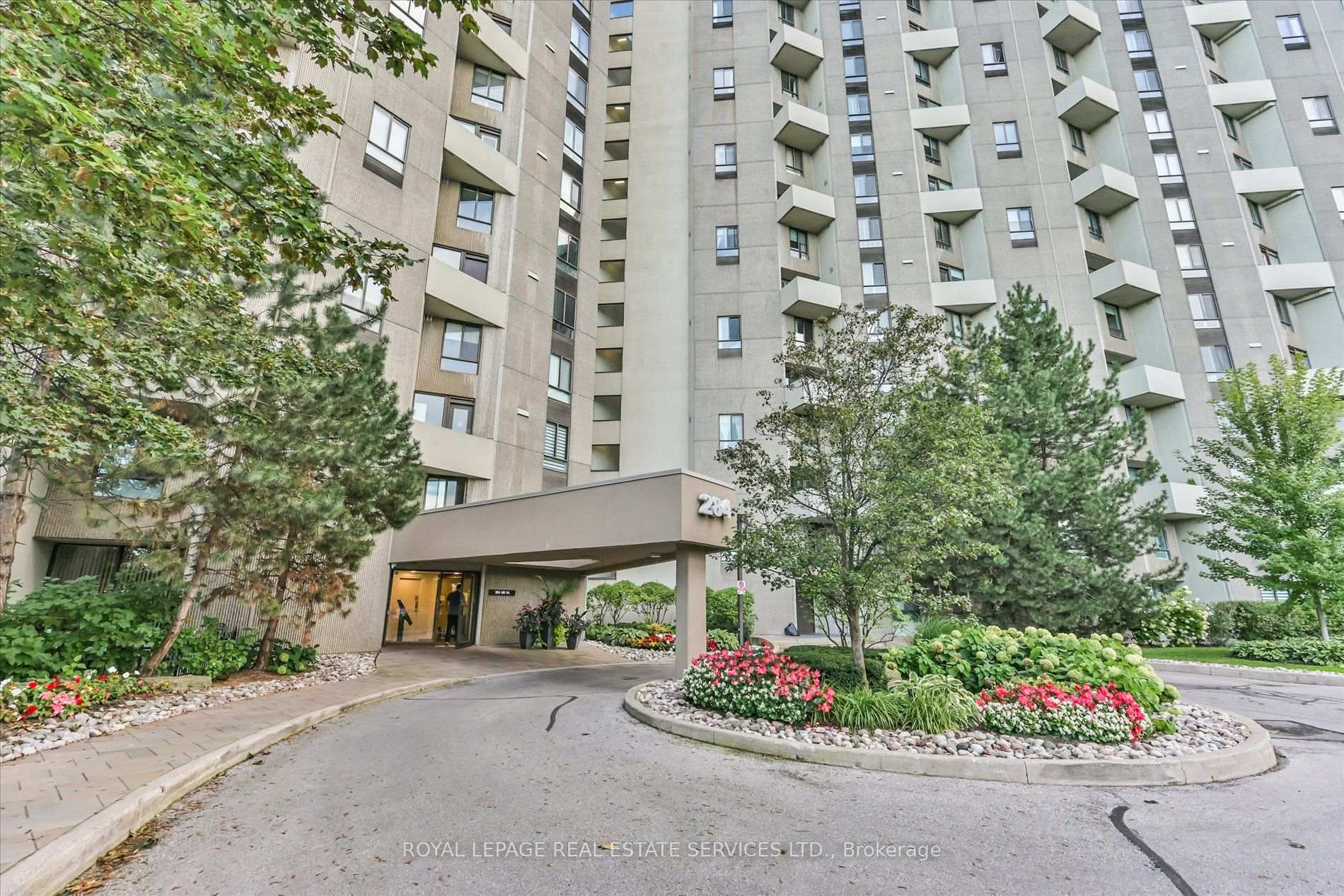 Photo 6 of Unit E1, 284 Mill Road, Etobicoke, Markland Wood — HOMEH