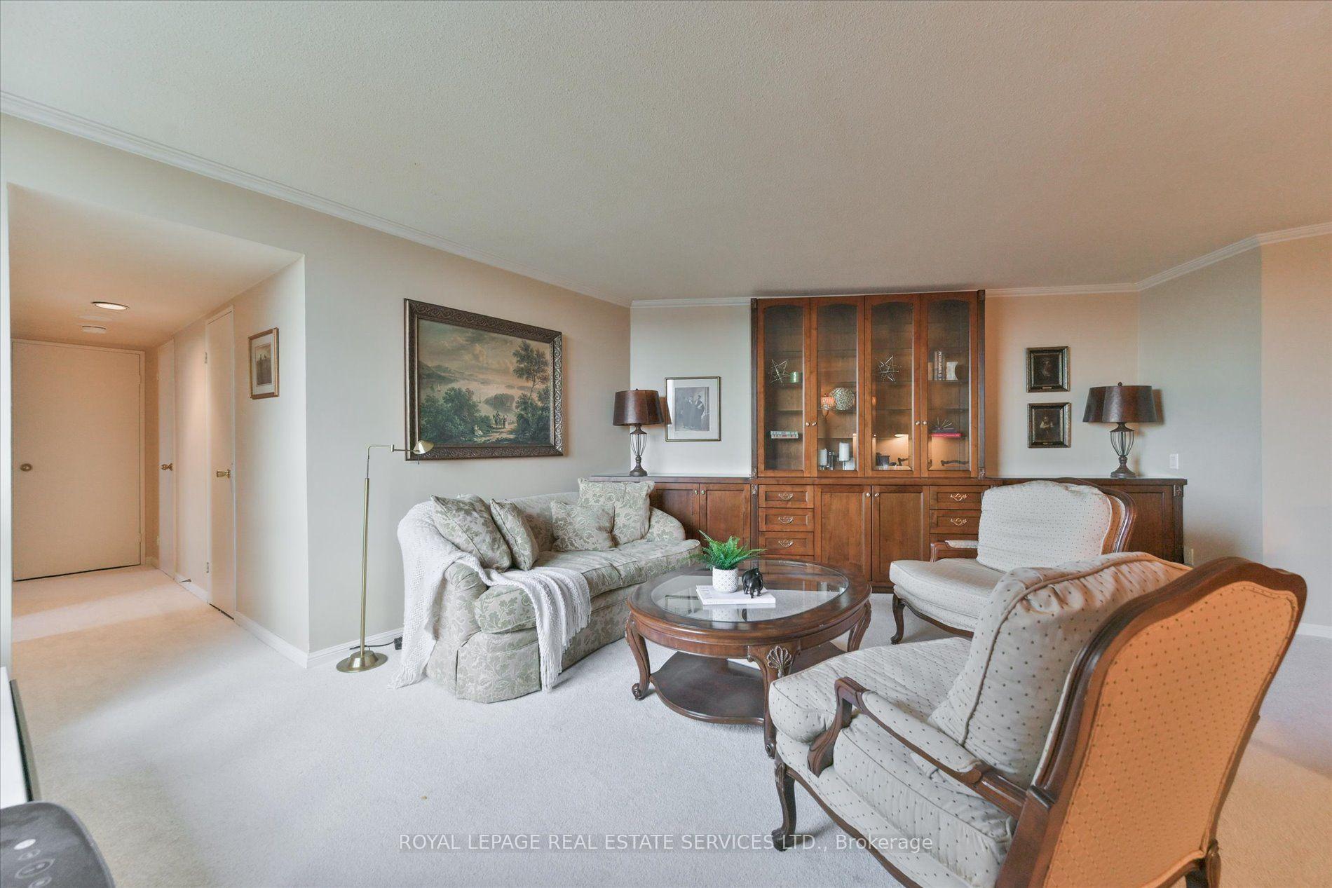 Photo 14 of Unit E1, 284 Mill Road, Etobicoke, Markland Wood — HOMEH