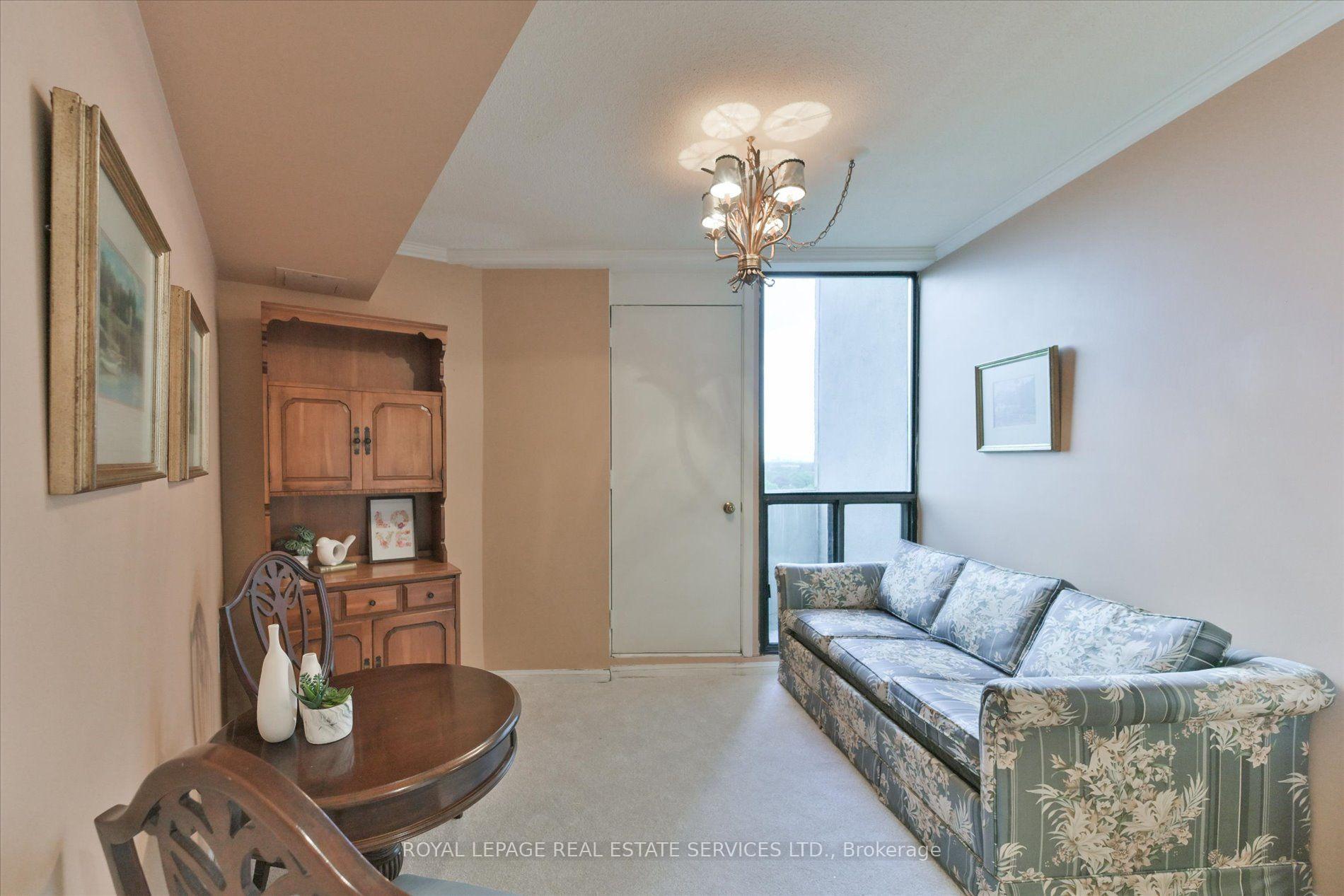 Photo 18 of Unit E1, 284 Mill Road, Etobicoke, Markland Wood — HOMEH