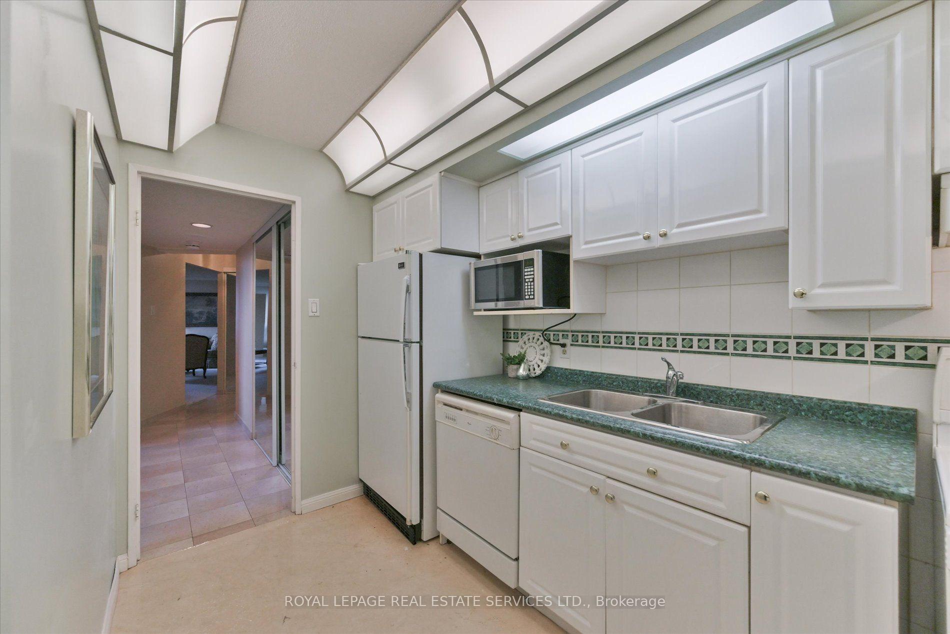 Photo 21 of Unit E1, 284 Mill Road, Etobicoke, Markland Wood — HOMEH