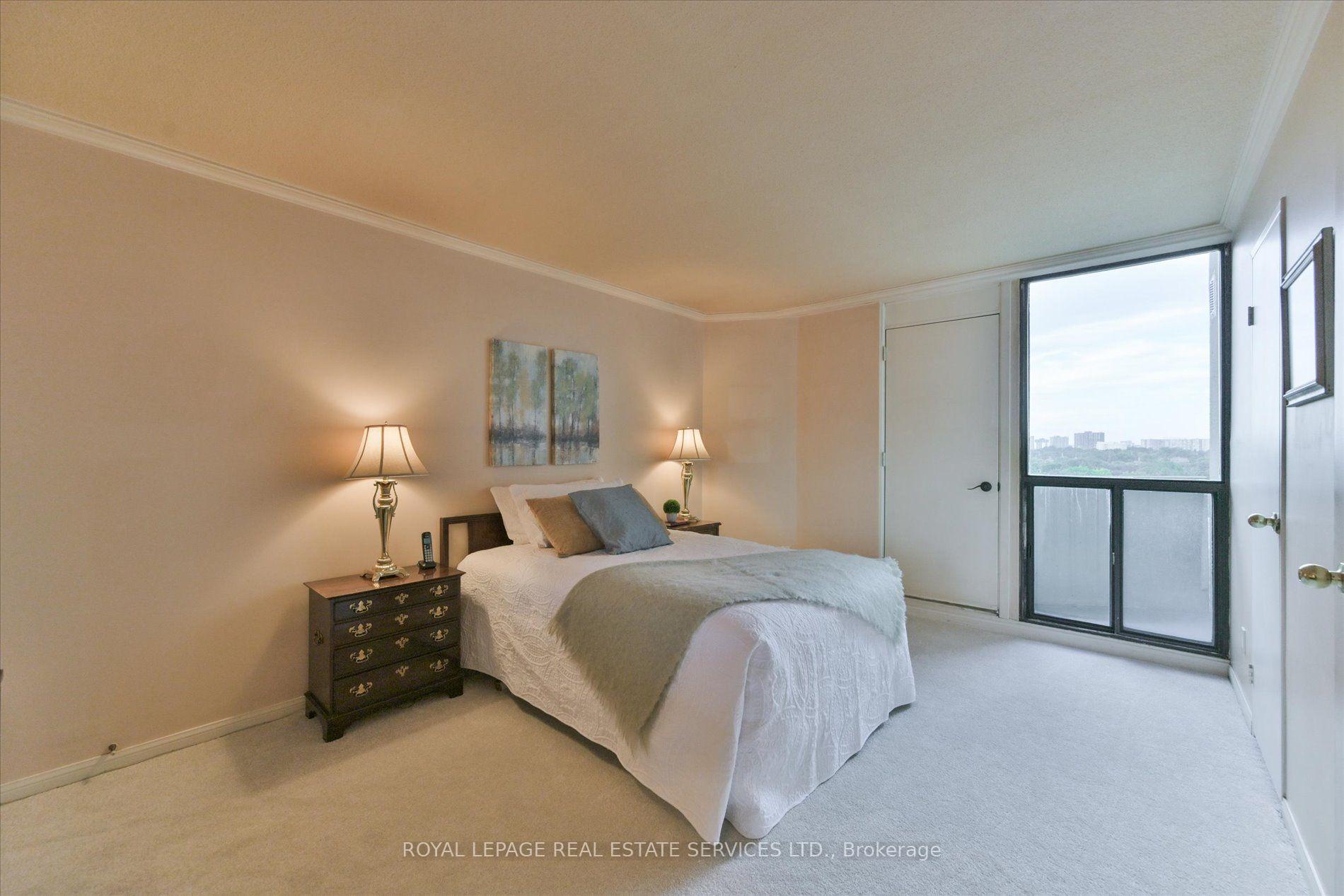 Photo 23 of Unit E1, 284 Mill Road, Etobicoke, Markland Wood — HOMEH