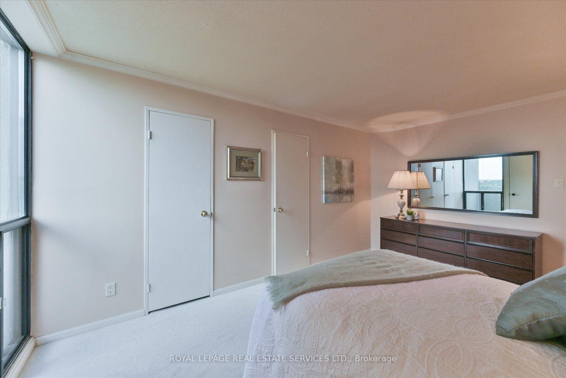 Photo 24 of Unit E1, 284 Mill Road, Etobicoke, Markland Wood — HOMEH