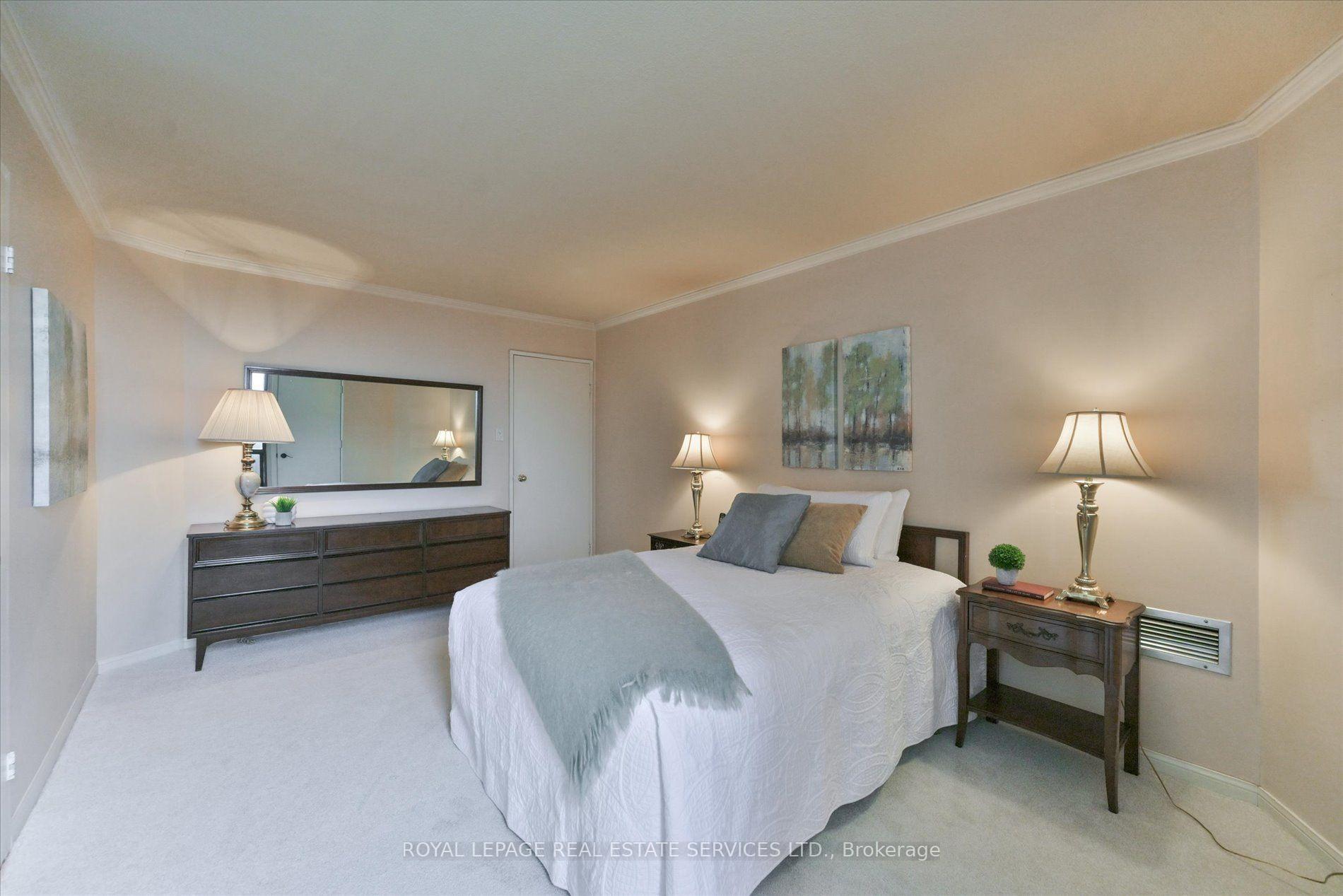Photo 25 of Unit E1, 284 Mill Road, Etobicoke, Markland Wood — HOMEH