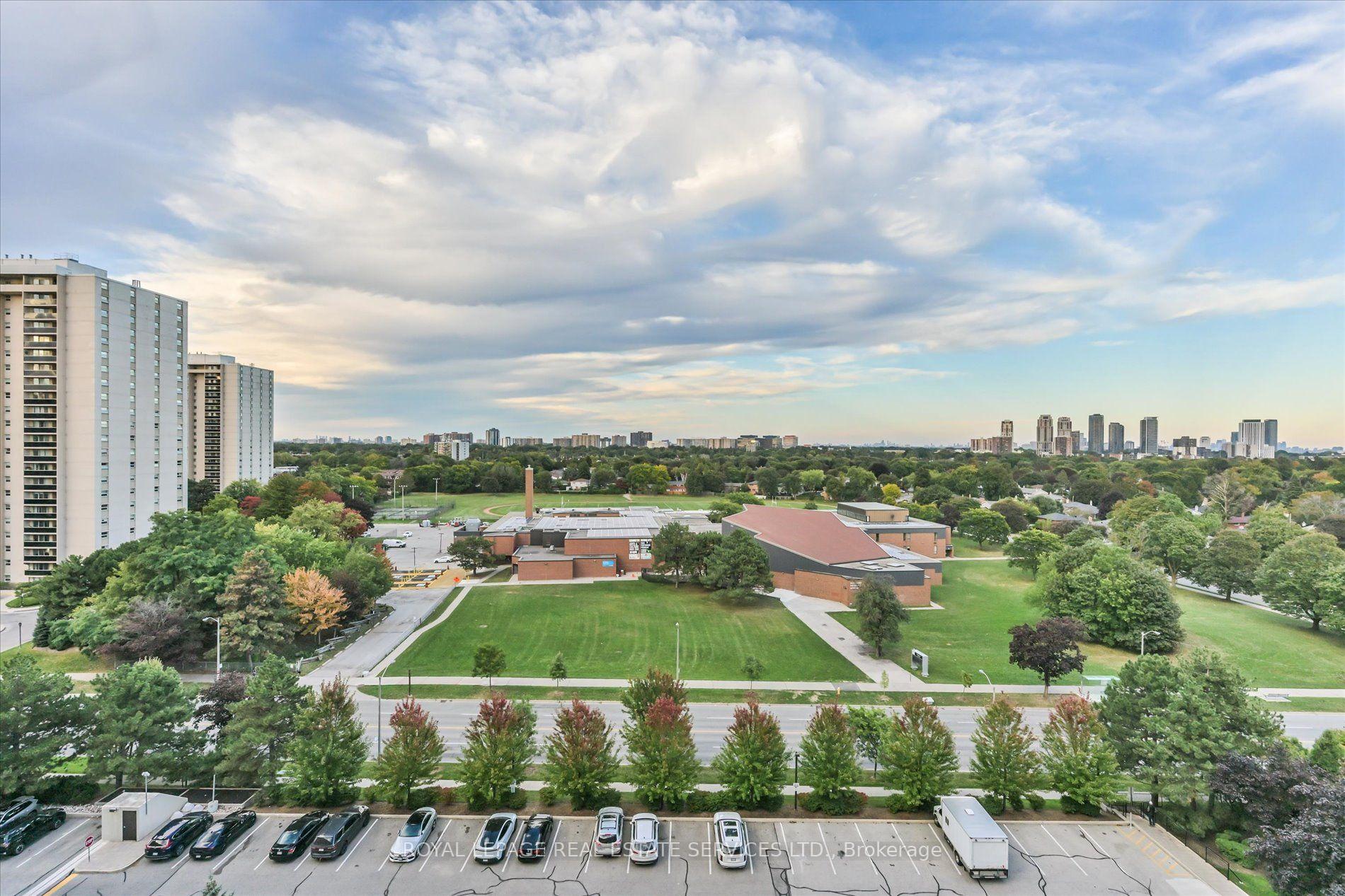 Photo 32 of Unit E1, 284 Mill Road, Etobicoke, Markland Wood — HOMEH