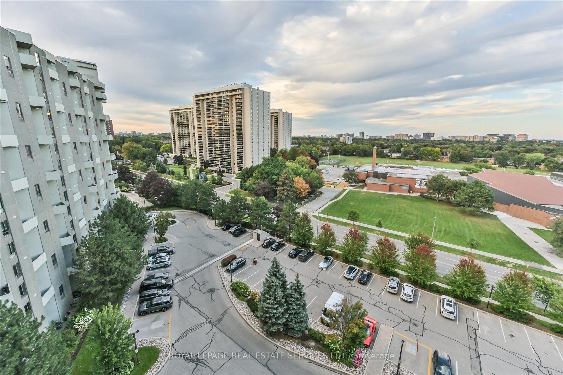 Photo 33 of Unit E1, 284 Mill Road, Etobicoke, Markland Wood — HOMEH