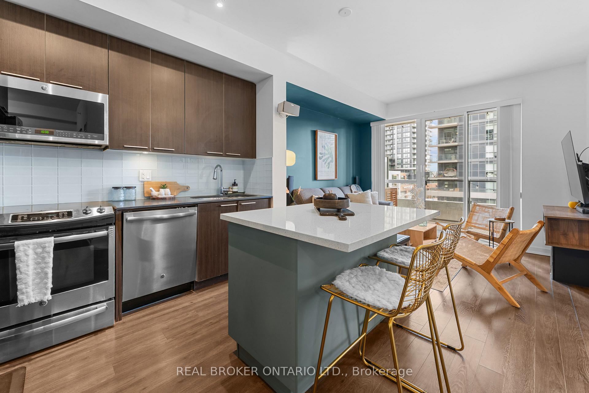 Photo 4 of Unit 405, 10 Park Lawn Road, Etobicoke, Mimico — HOMEH