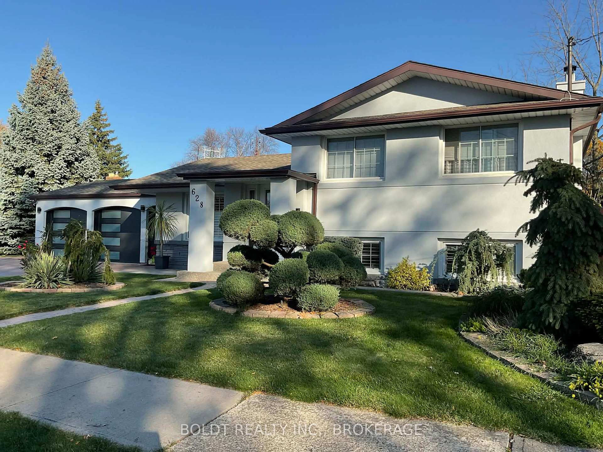 Photo 2 of 628 Vine Street, St. Catharines, Vine/Linwell — HOMEH