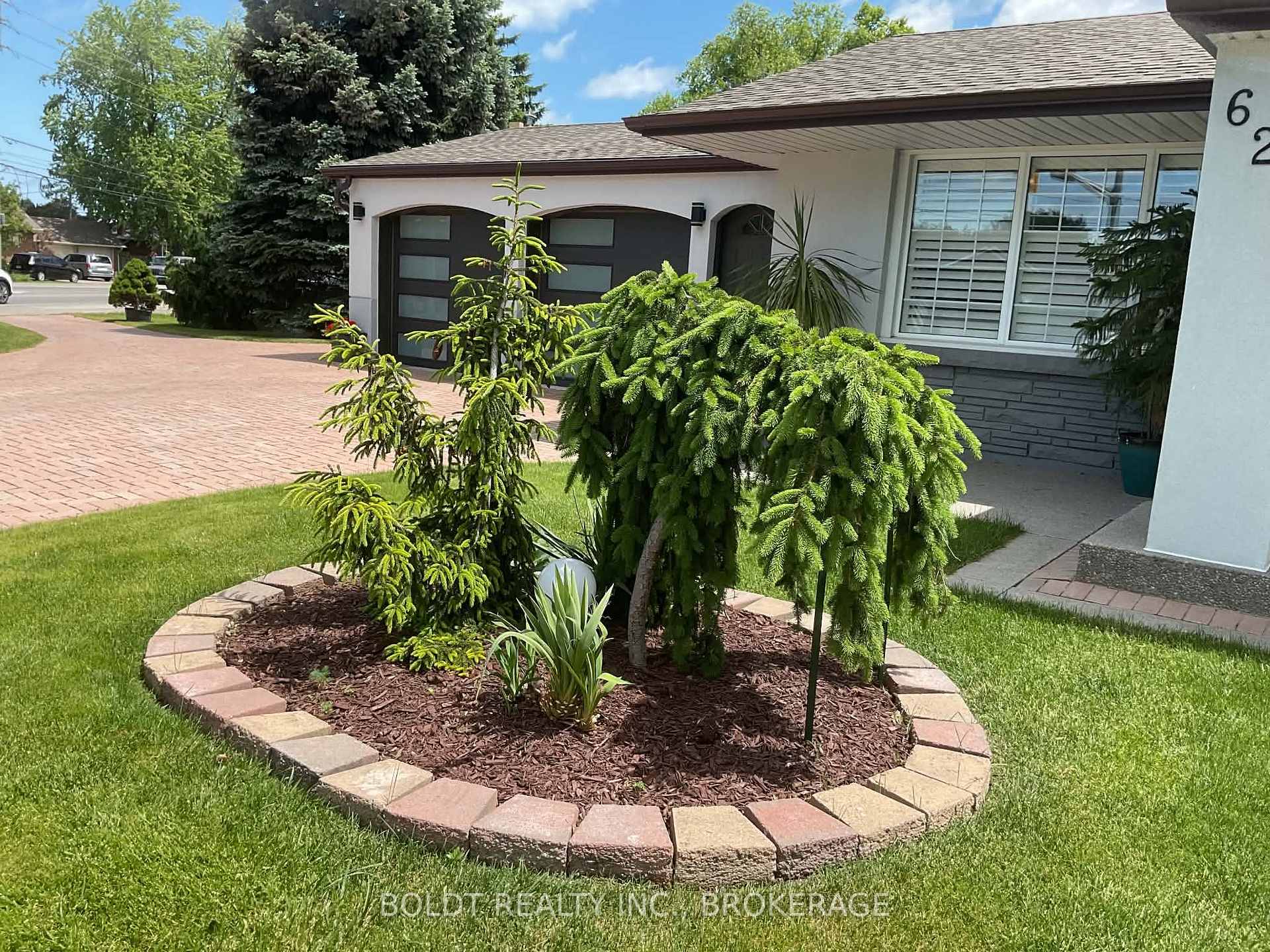 Photo 4 of 628 Vine Street, St. Catharines, Vine/Linwell — HOMEH