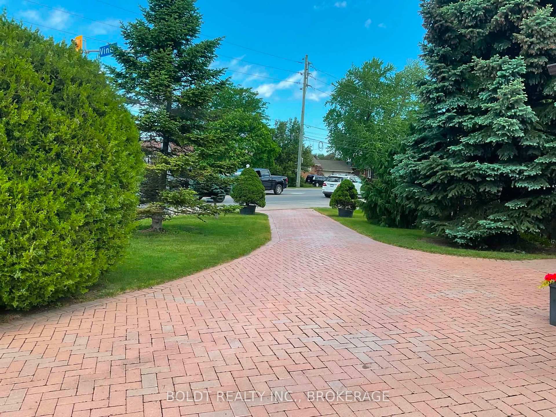 Photo 5 of 628 Vine Street, St. Catharines, Vine/Linwell — HOMEH