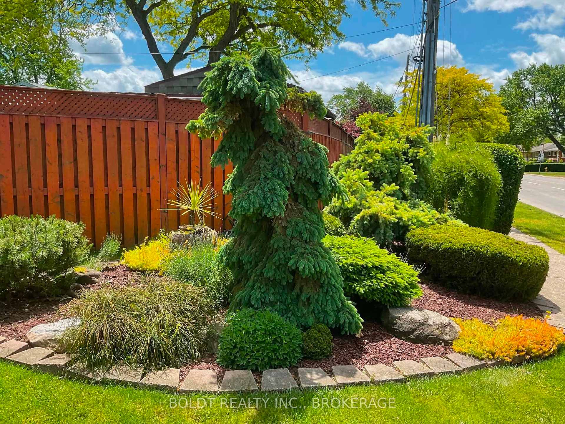 Photo 6 of 628 Vine Street, St. Catharines, Vine/Linwell — HOMEH