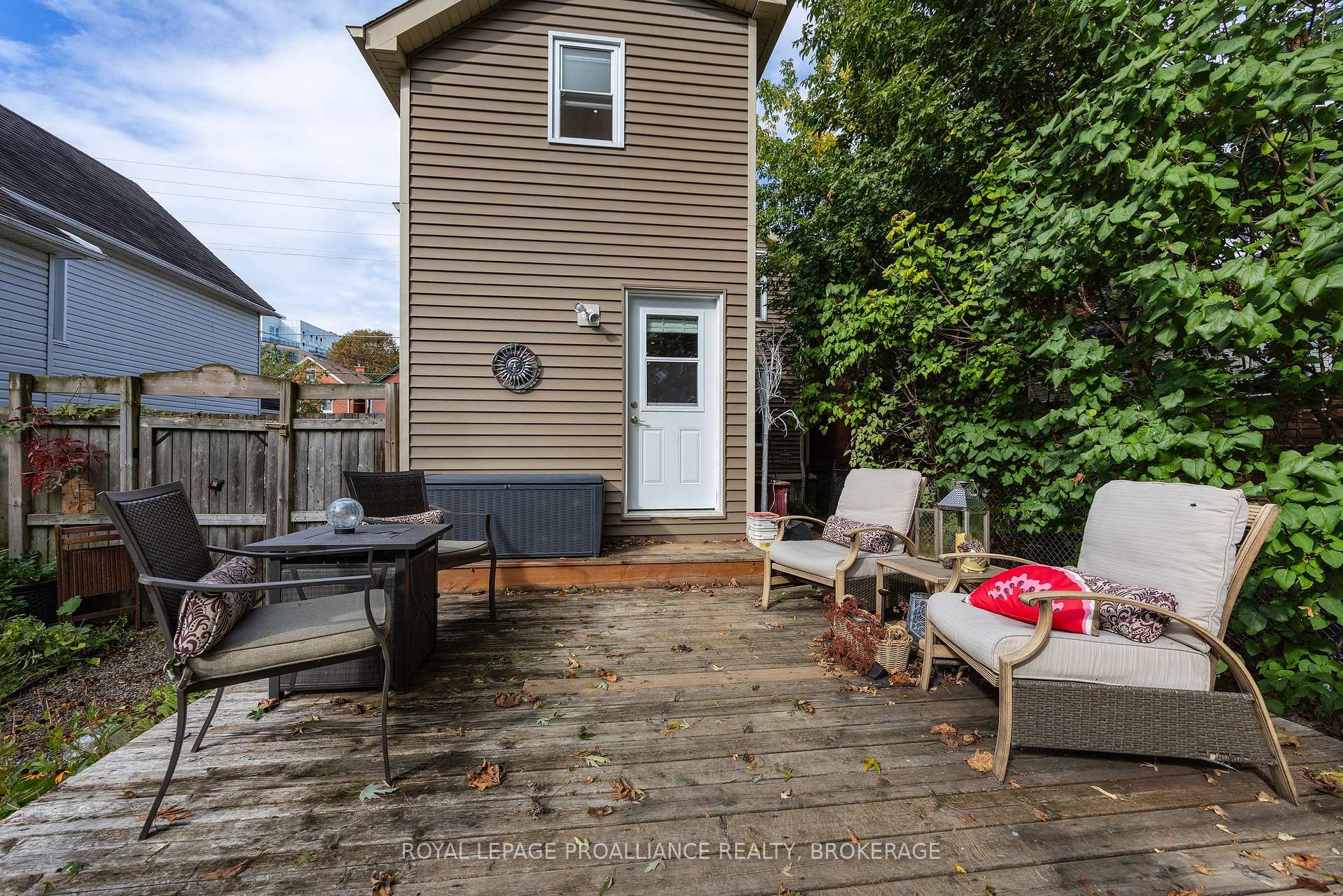 Photo 9 of 535 Albert Street, Kingston, East of Sir John A. Blvd — HOMEH