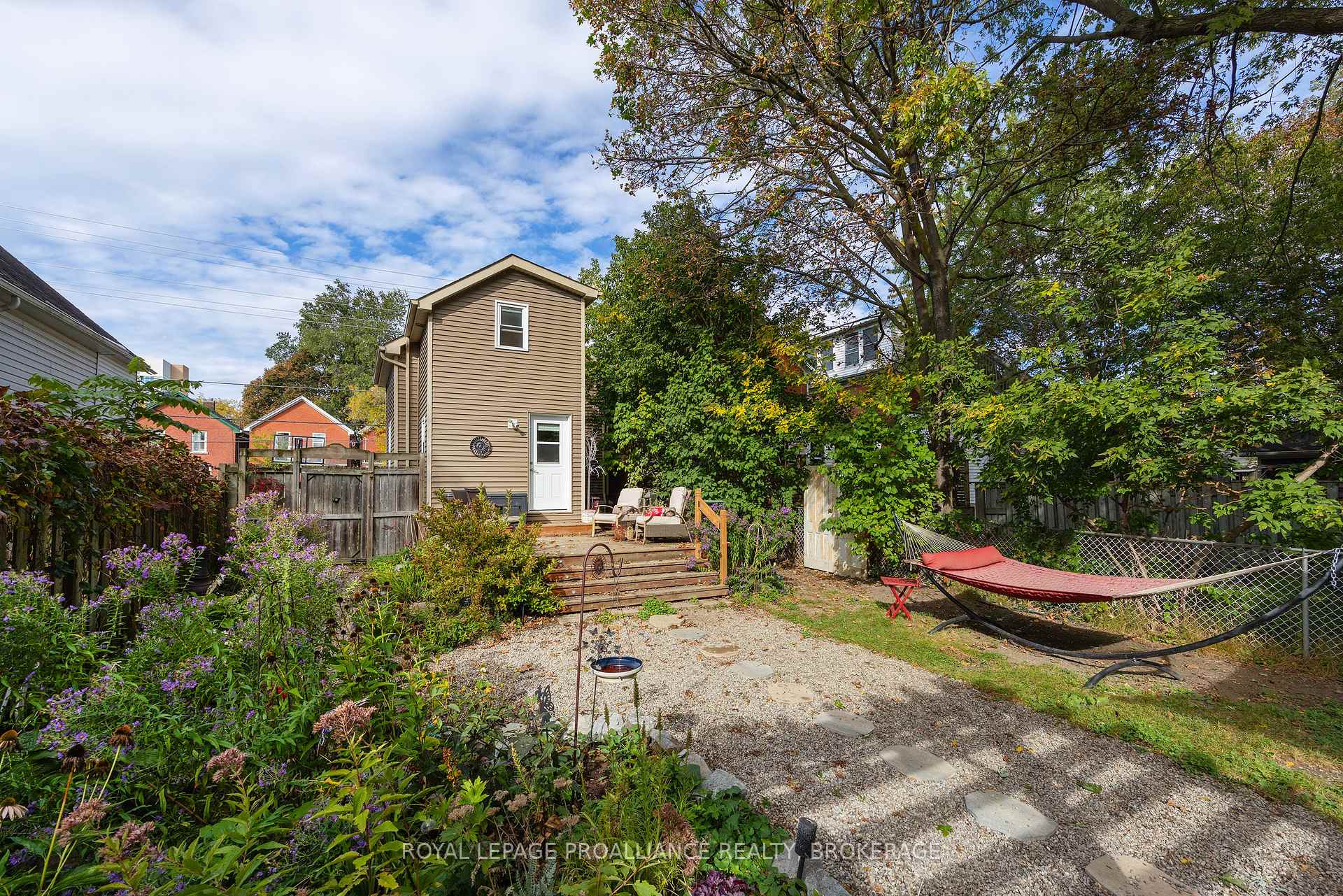 Photo 12 of 535 Albert Street, Kingston, East of Sir John A. Blvd — HOMEH