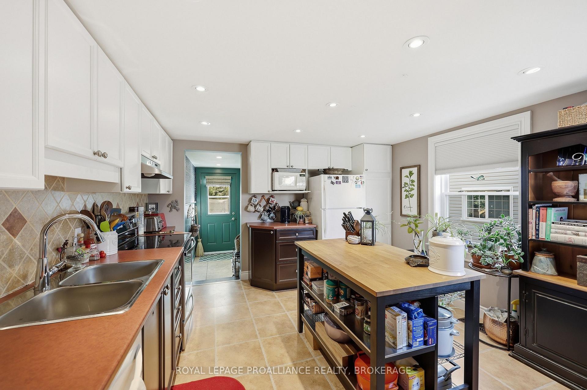 Photo 29 of 535 Albert Street, Kingston, East of Sir John A. Blvd — HOMEH