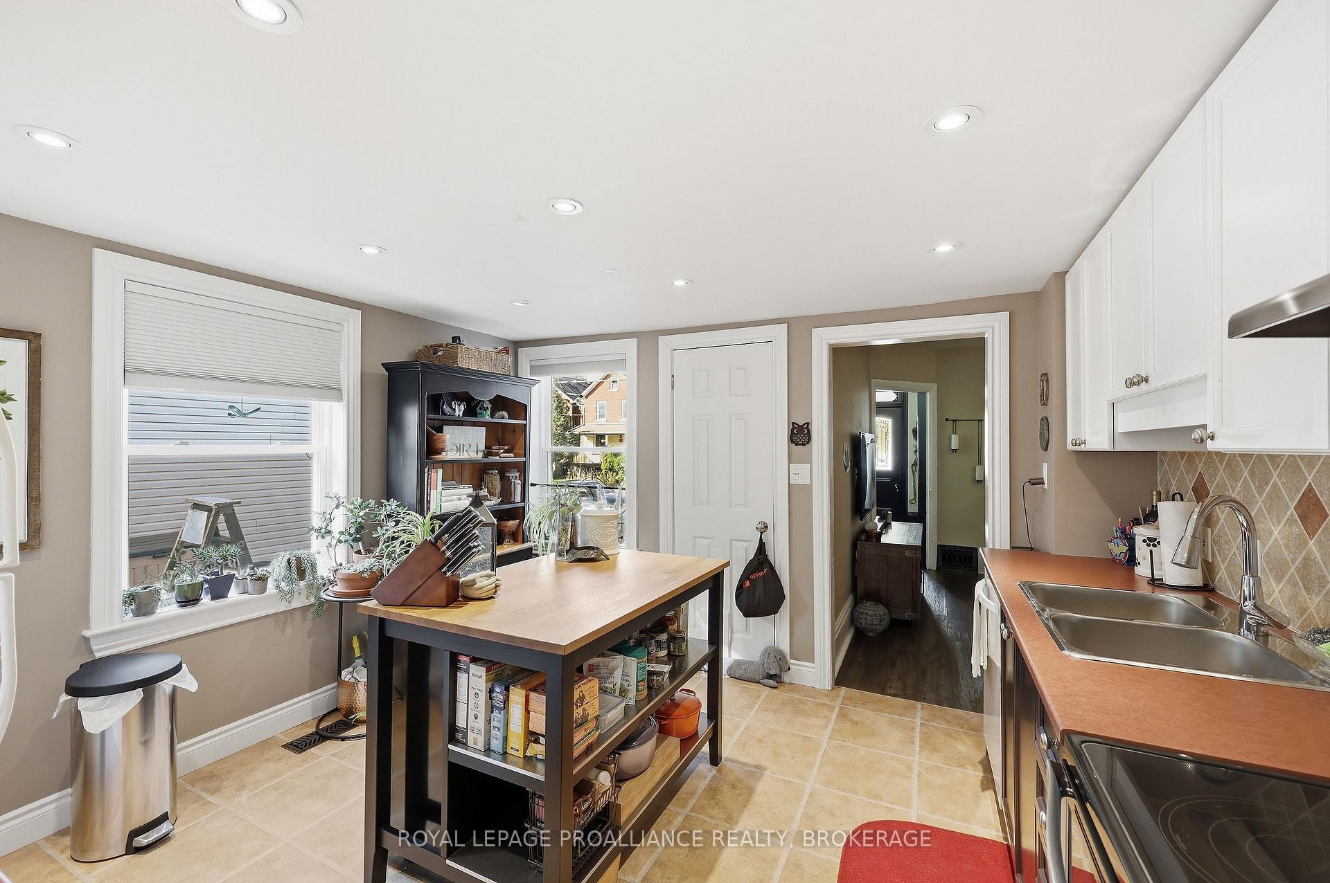 Photo 30 of 535 Albert Street, Kingston, East of Sir John A. Blvd — HOMEH