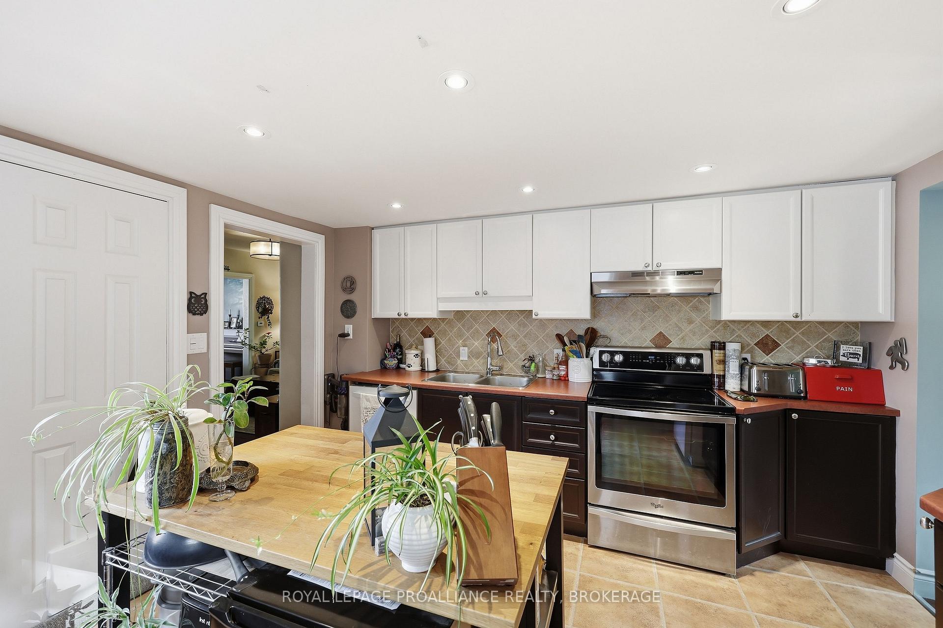 Photo 31 of 535 Albert Street, Kingston, East of Sir John A. Blvd — HOMEH
