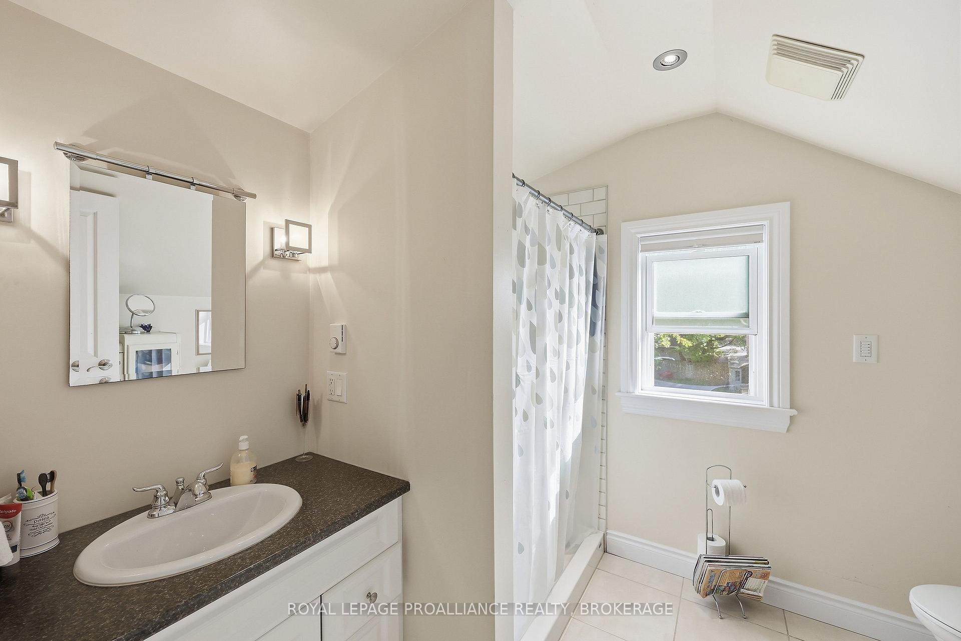Photo 38 of 535 Albert Street, Kingston, East of Sir John A. Blvd — HOMEH