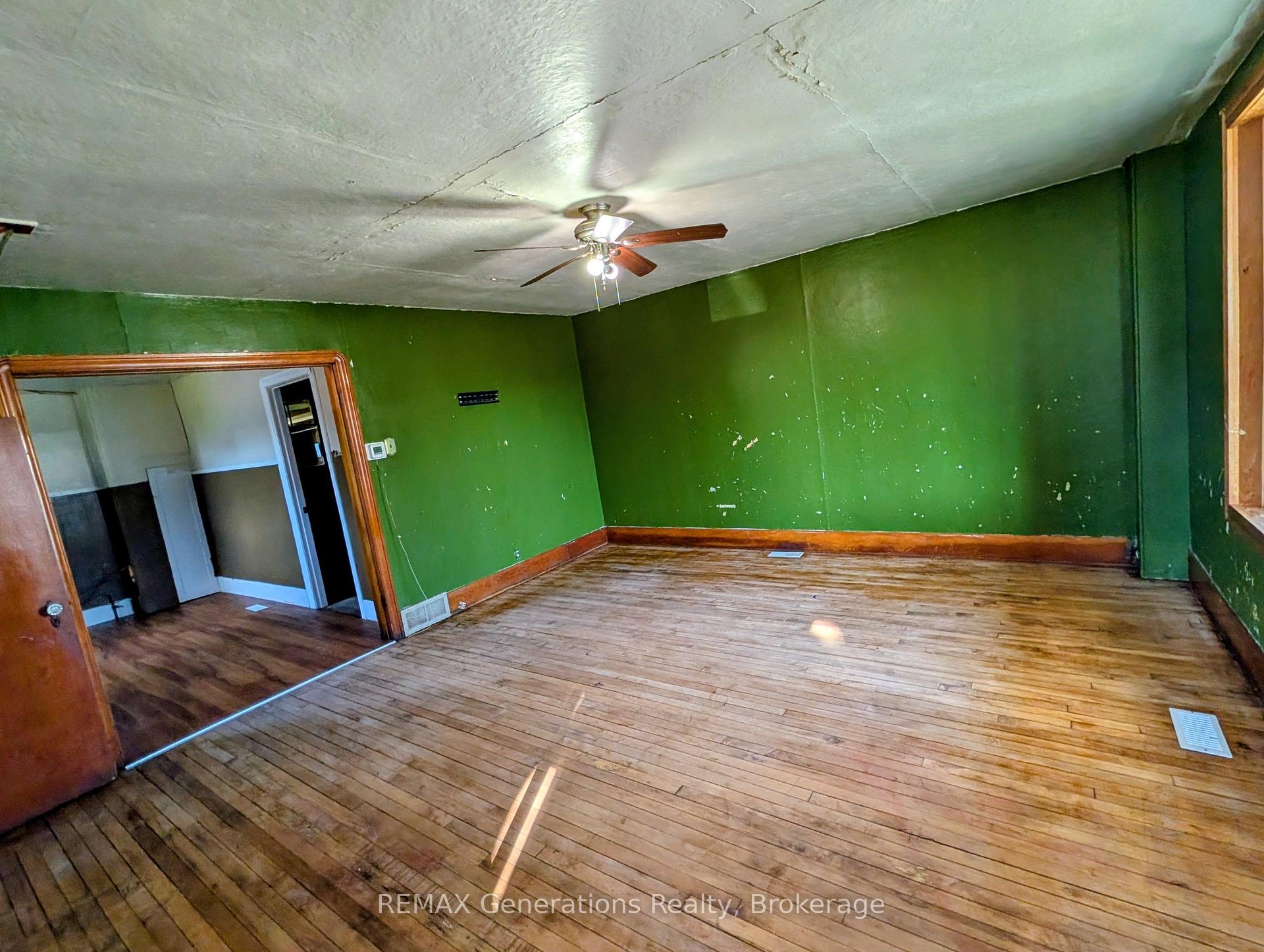 Photo 3 of 607 Mcintosh Street, Thunder Bay, East End — HOMEH