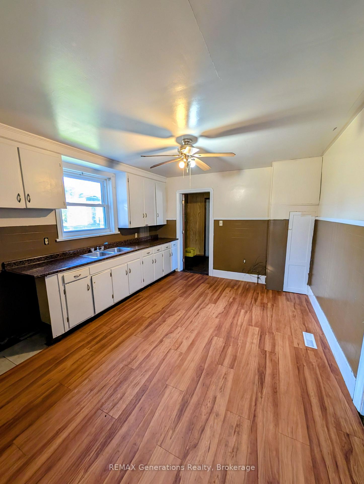Photo 4 of 607 Mcintosh Street, Thunder Bay, East End — HOMEH