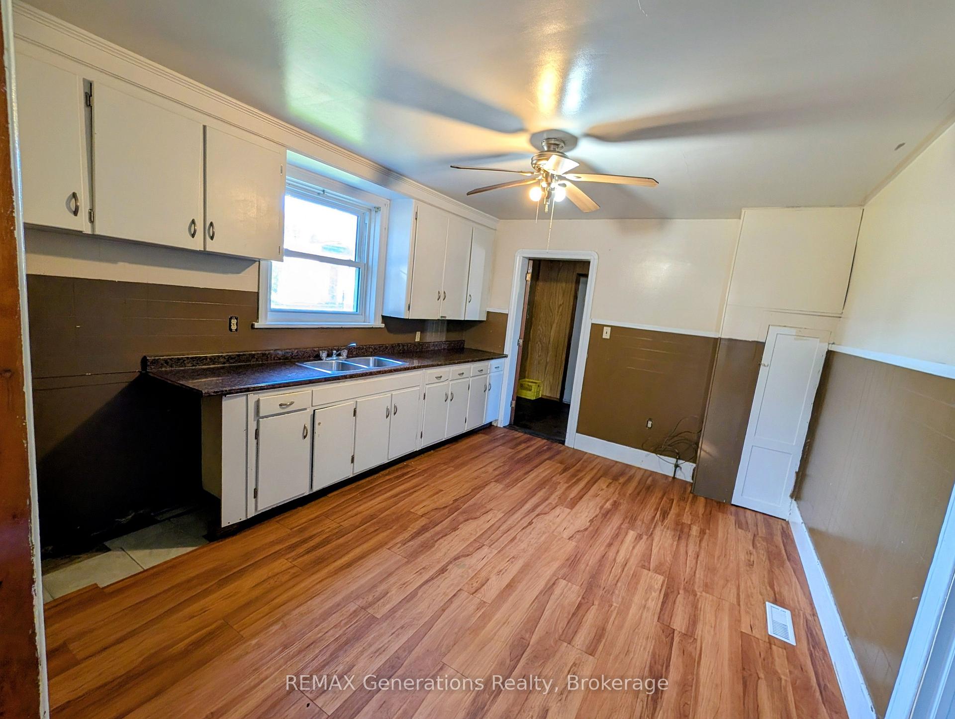 Photo 5 of 607 Mcintosh Street, Thunder Bay, East End — HOMEH