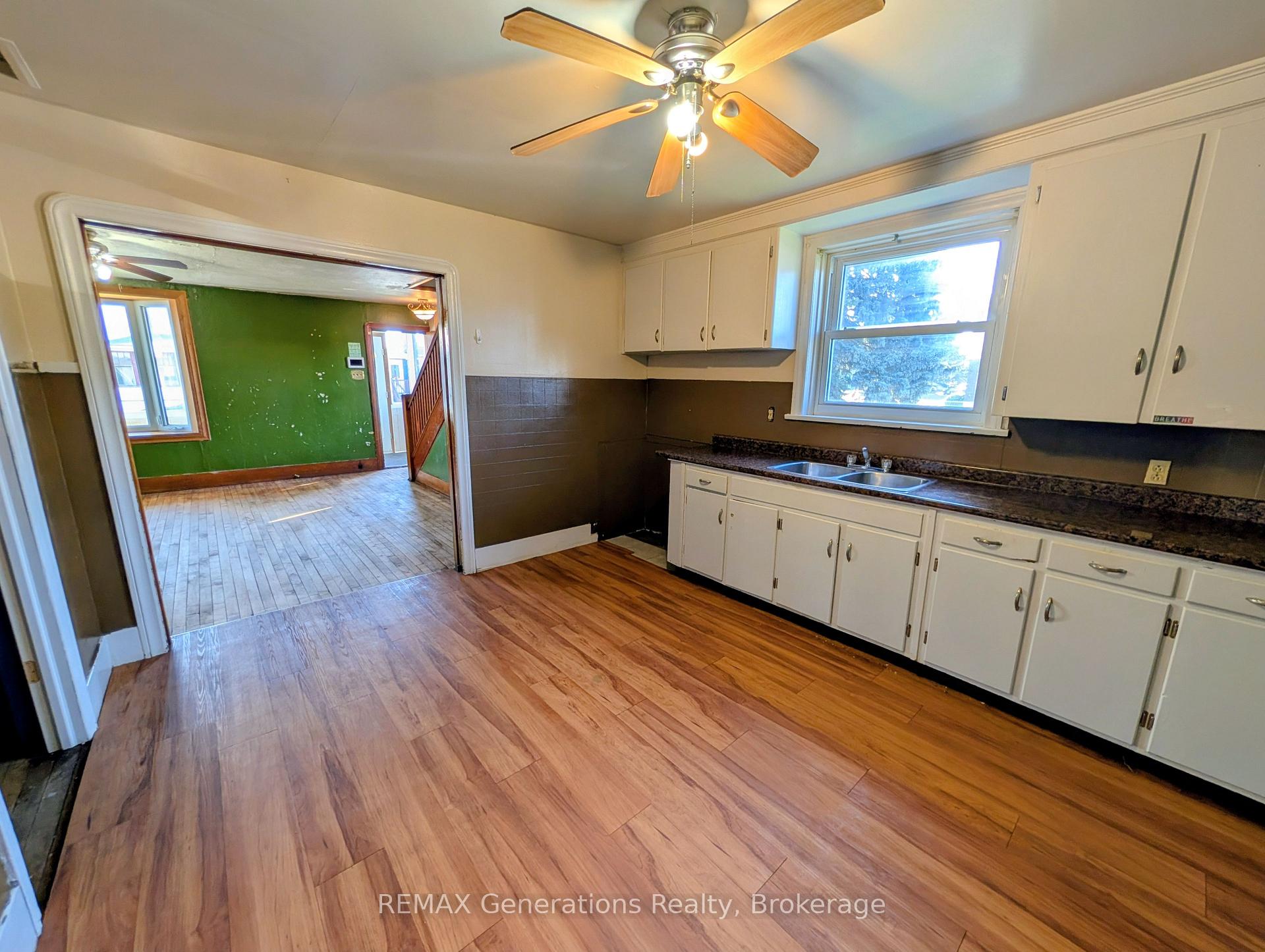Photo 6 of 607 Mcintosh Street, Thunder Bay, East End — HOMEH