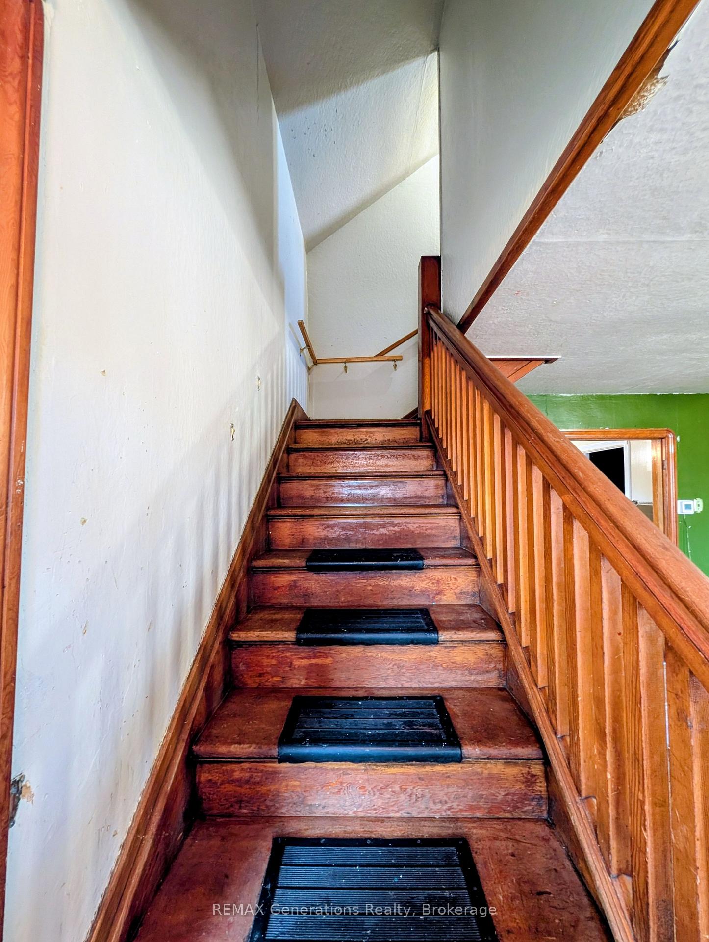 Photo 10 of 607 Mcintosh Street, Thunder Bay, East End — HOMEH