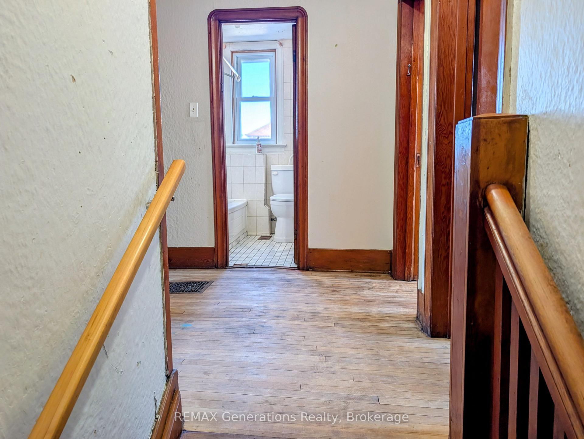Photo 11 of 607 Mcintosh Street, Thunder Bay, East End — HOMEH