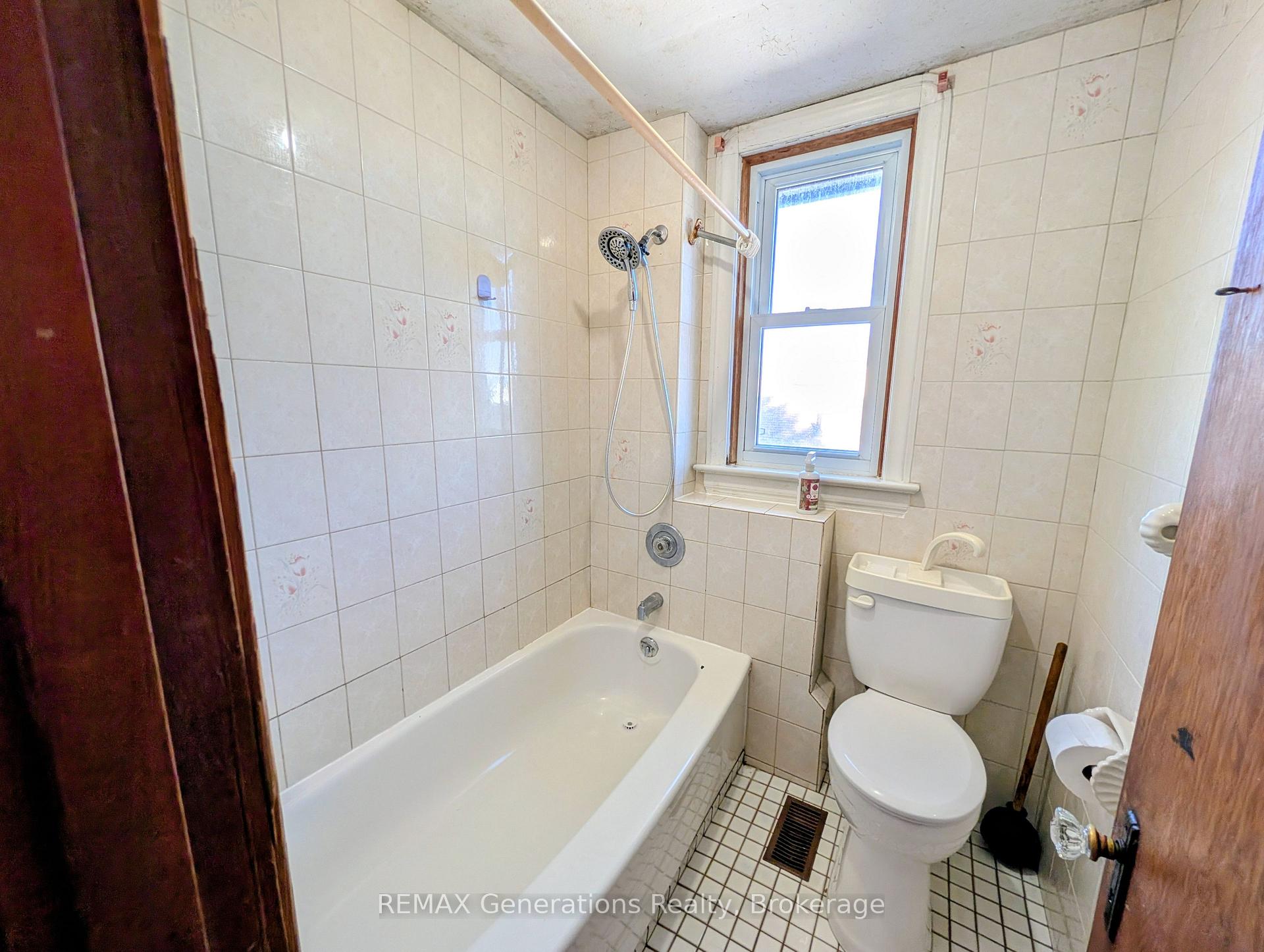 Photo 12 of 607 Mcintosh Street, Thunder Bay, East End — HOMEH