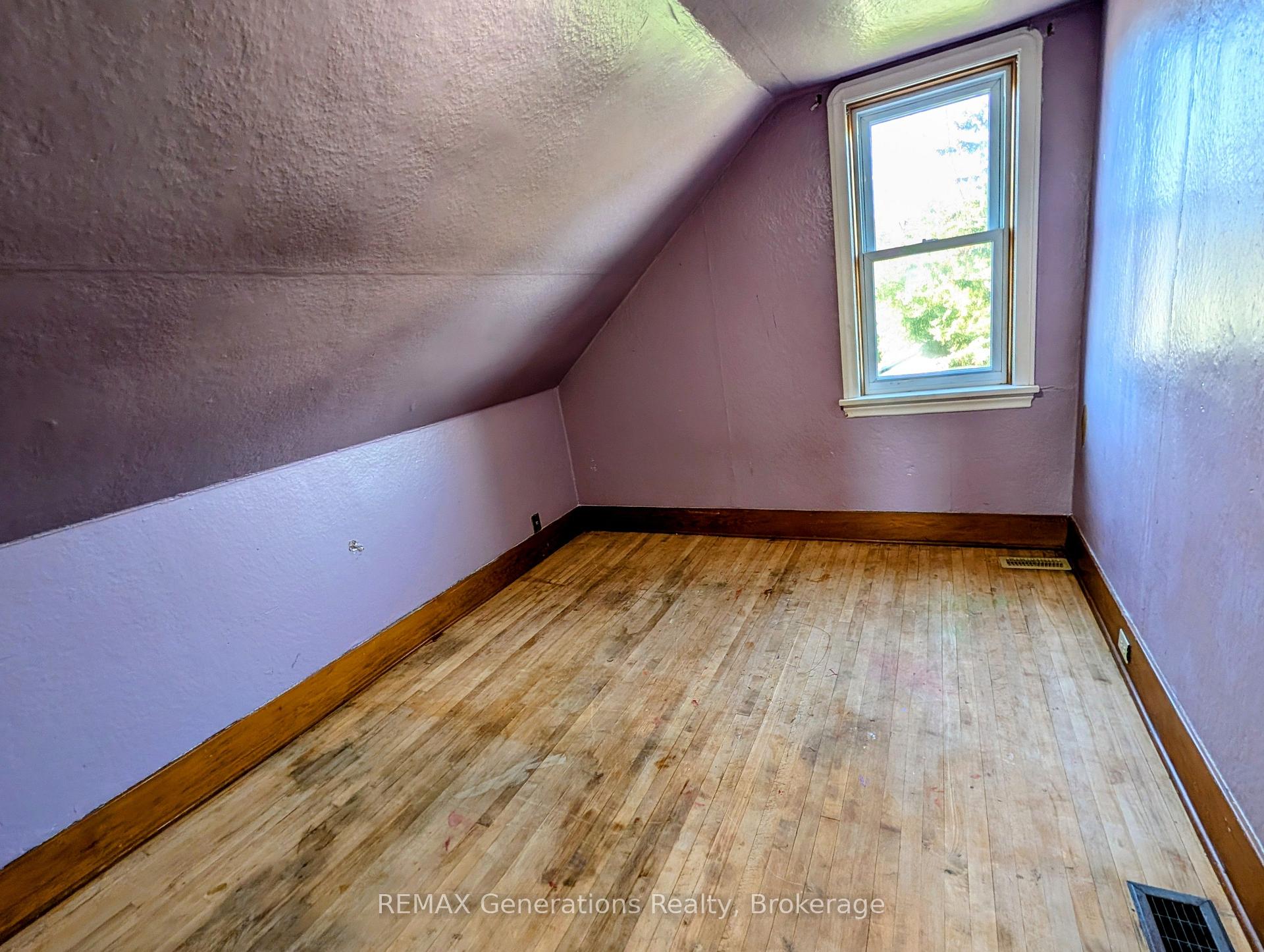 Photo 16 of 607 Mcintosh Street, Thunder Bay, East End — HOMEH