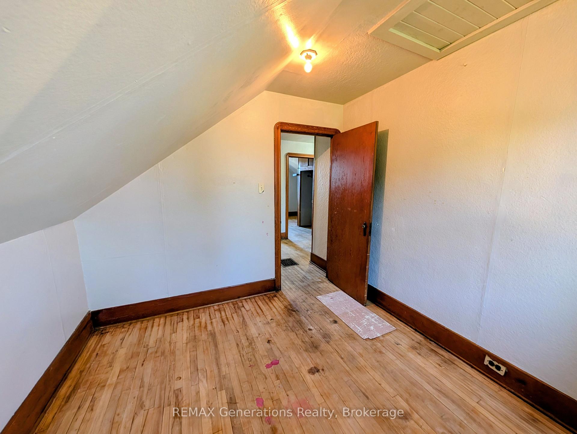 Photo 17 of 607 Mcintosh Street, Thunder Bay, East End — HOMEH