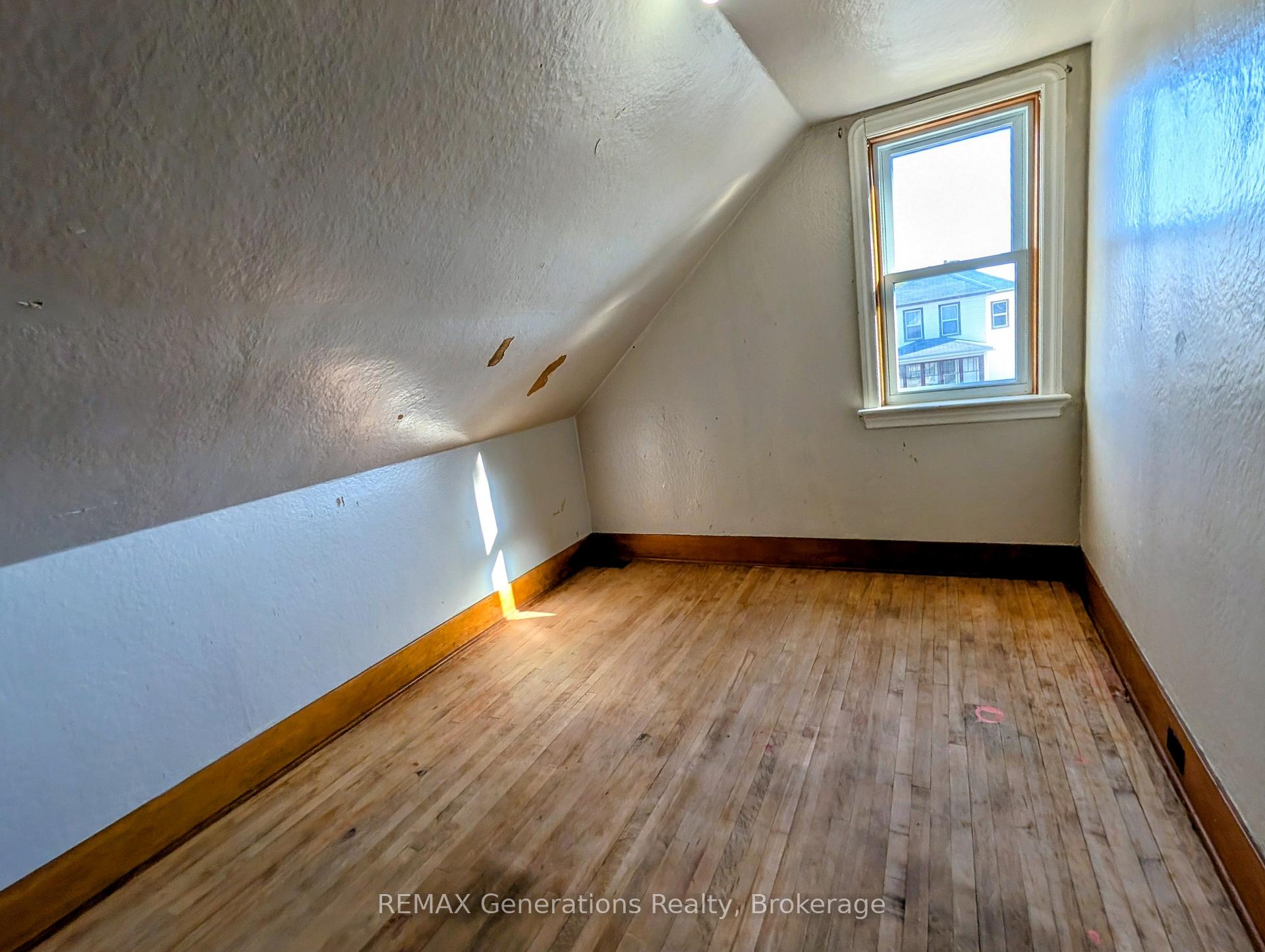 Photo 18 of 607 Mcintosh Street, Thunder Bay, East End — HOMEH