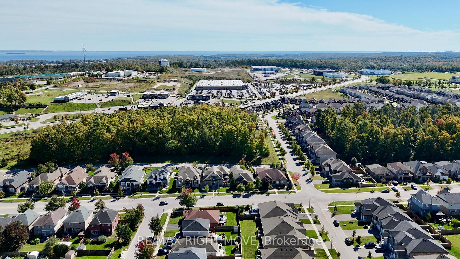 Photo 8 of 127 Isabella Drive, Orillia — HOMEH
