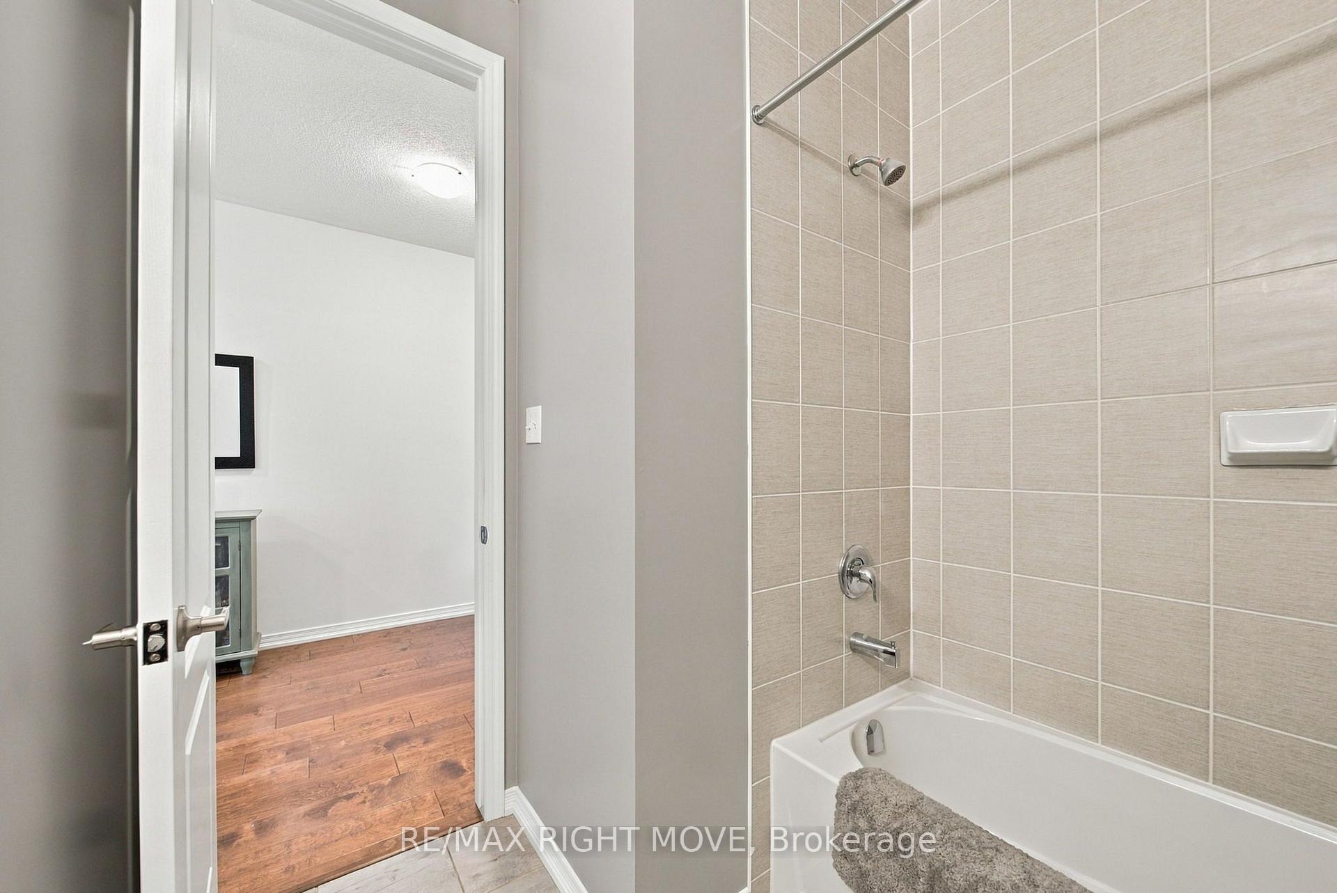Photo 15 of 127 Isabella Drive, Orillia — HOMEH