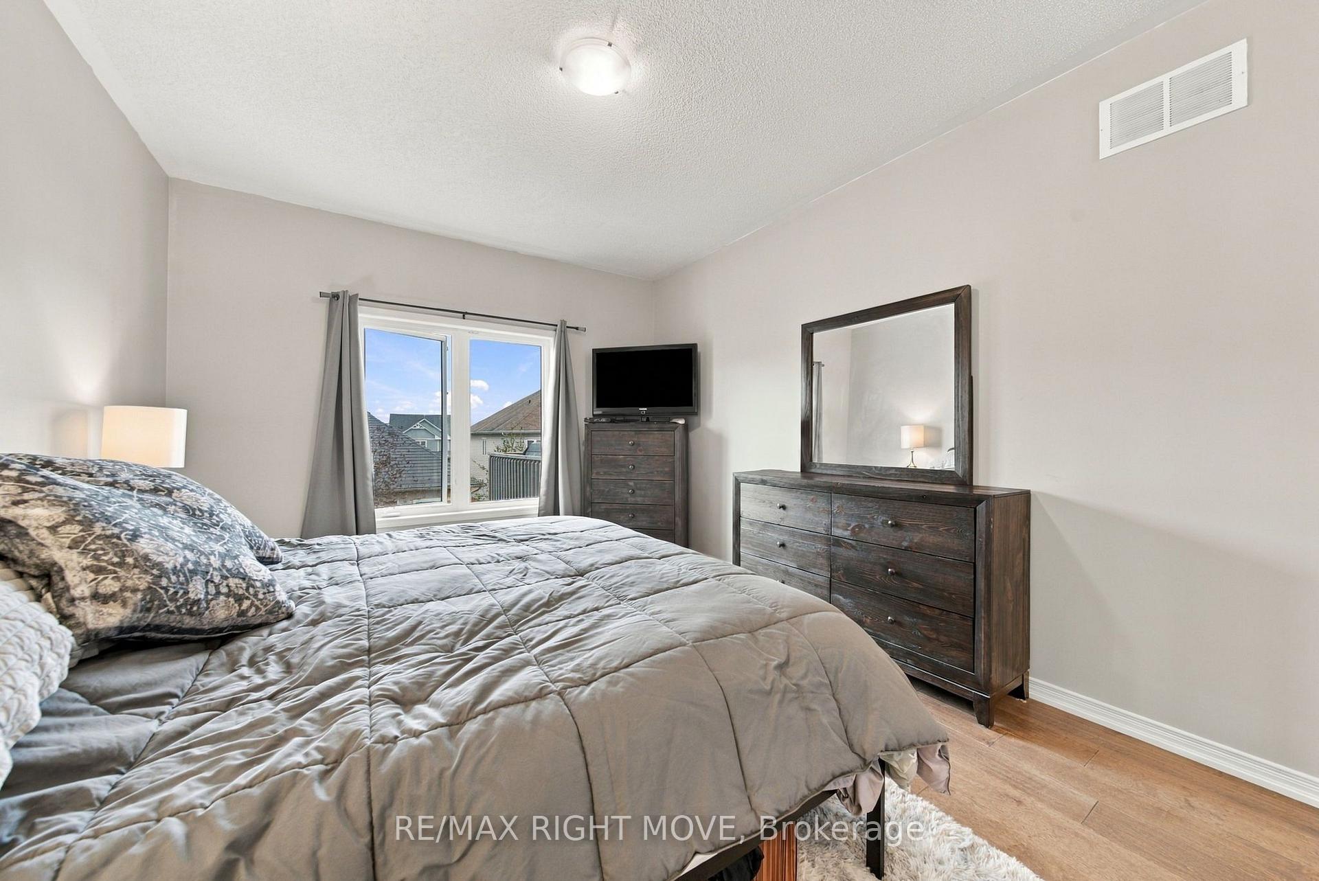 Photo 32 of 127 Isabella Drive, Orillia — HOMEH