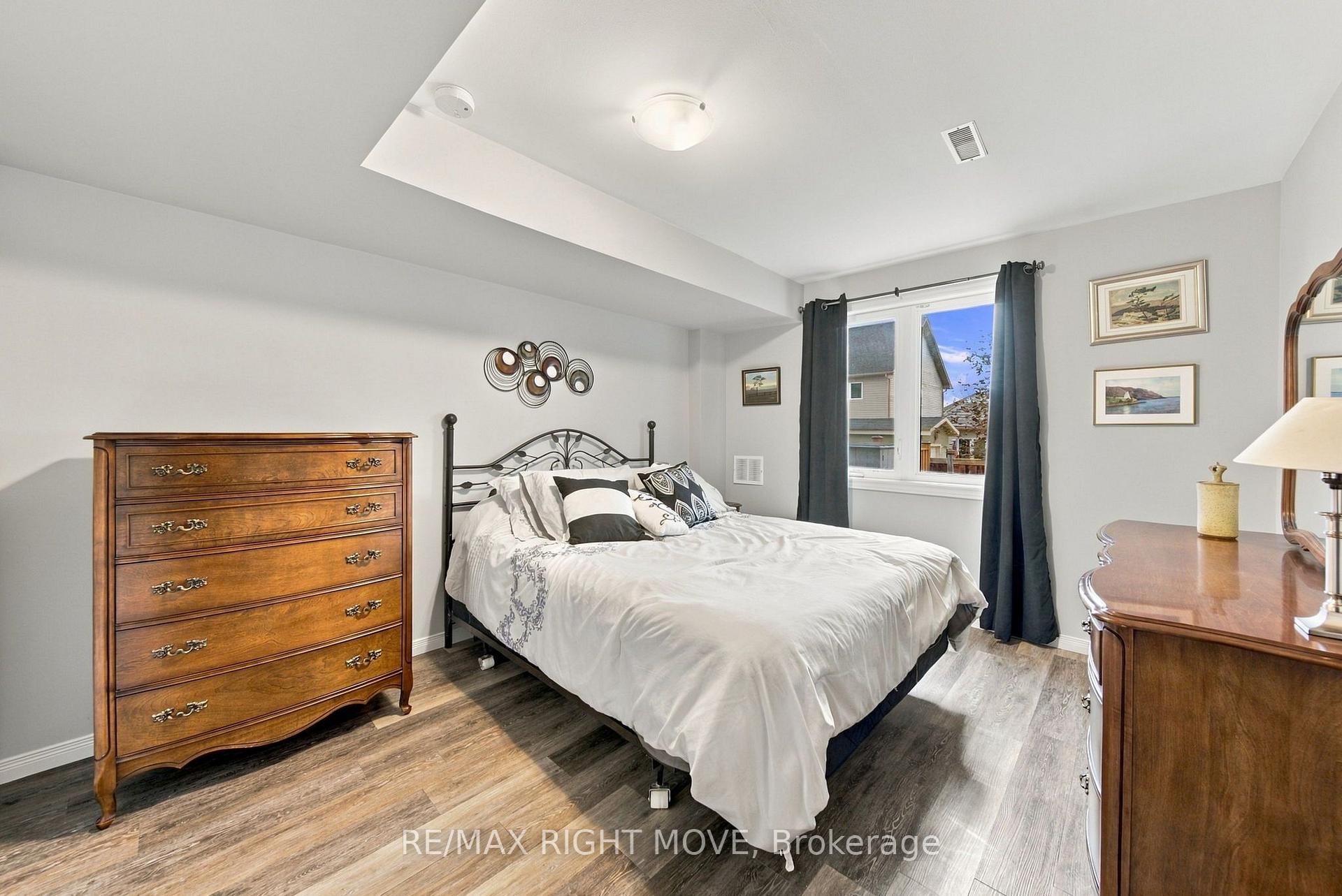Photo 42 of 127 Isabella Drive, Orillia — HOMEH