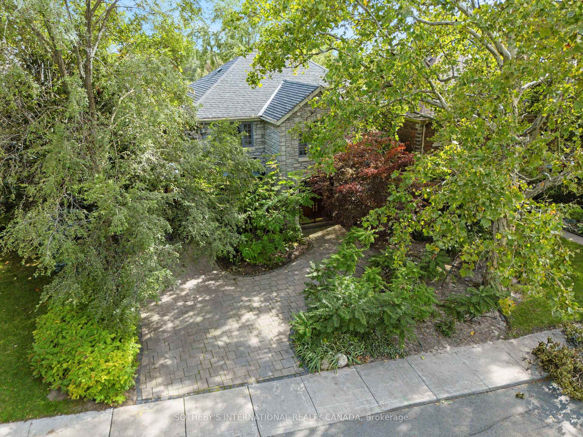 Photo 3 of 17 Wembley Road, Toronto, Forest Hill North — HOMEH