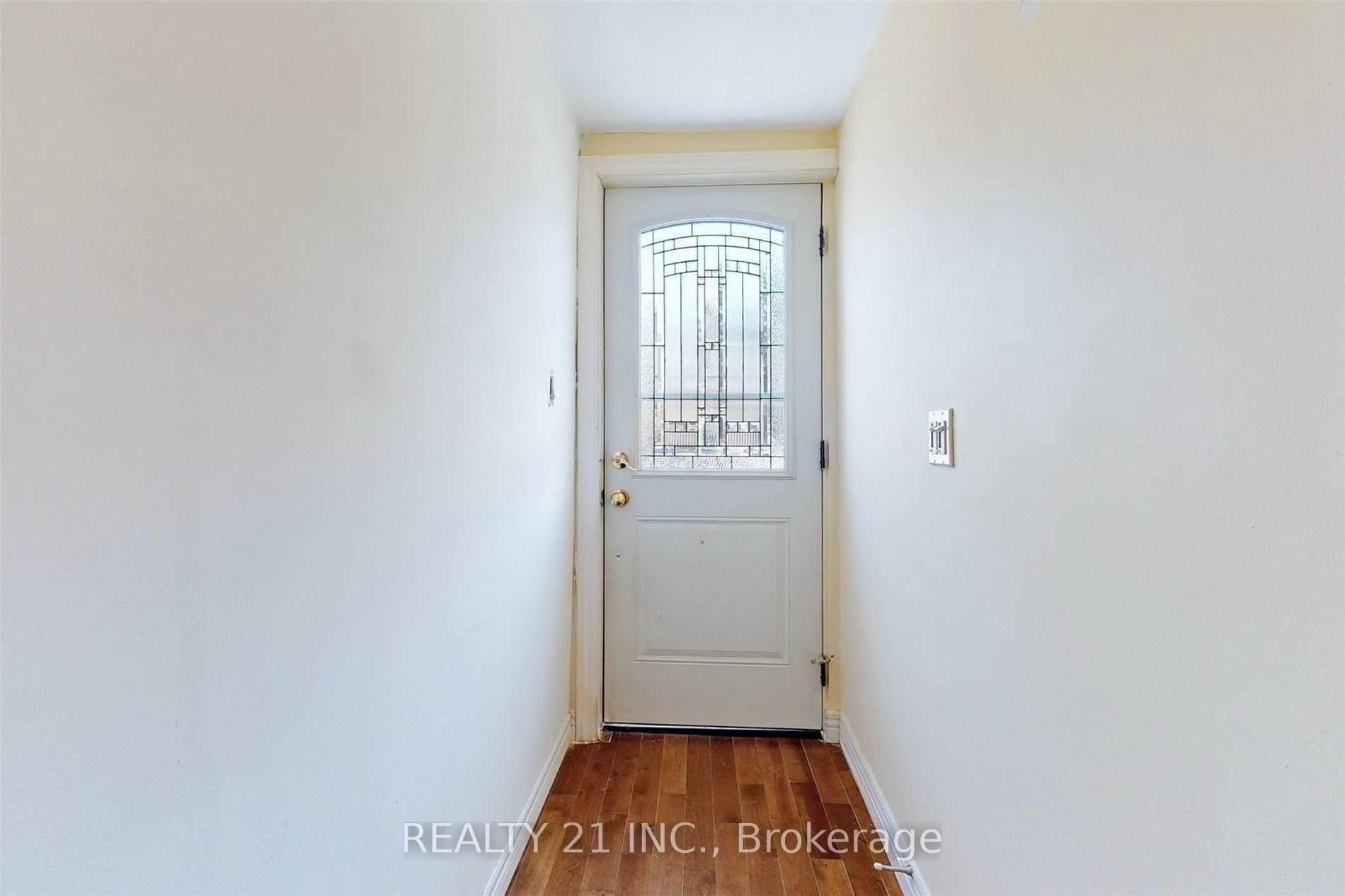Photo 2 of 270 Linsmore Crescent, Toronto, Danforth Village-East York — HOMEH