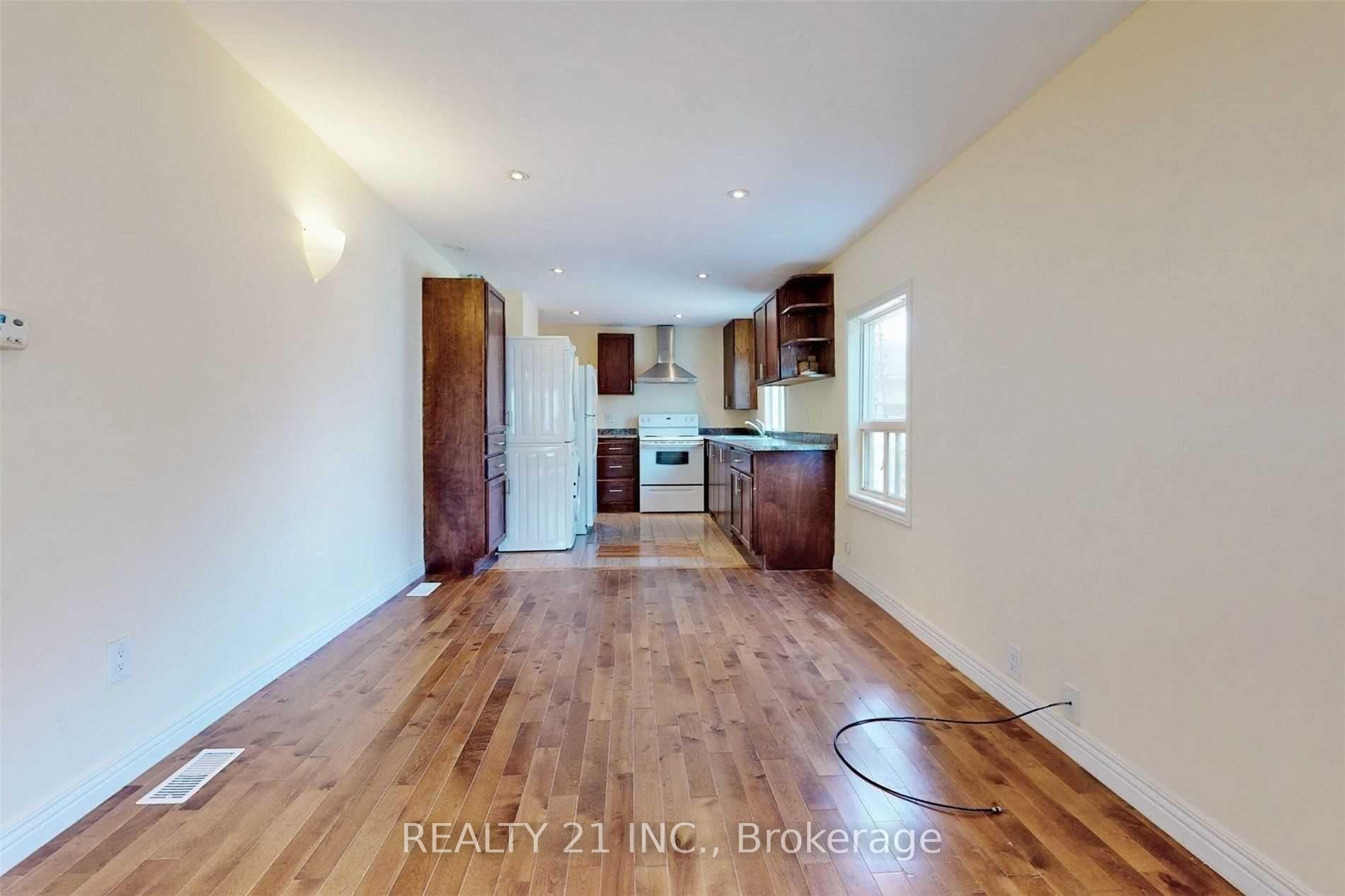 Photo 4 of 270 Linsmore Crescent, Toronto, Danforth Village-East York — HOMEH