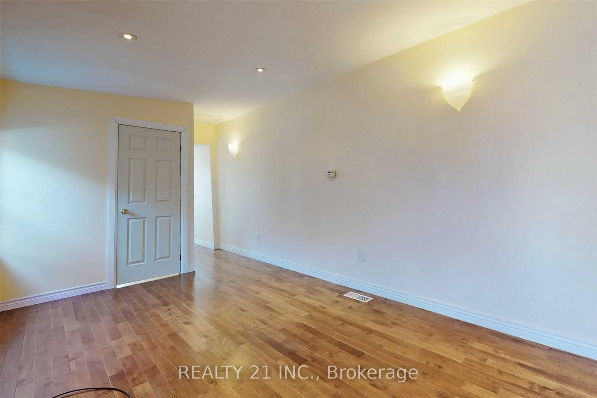 Photo 6 of 270 Linsmore Crescent, Toronto, Danforth Village-East York — HOMEH